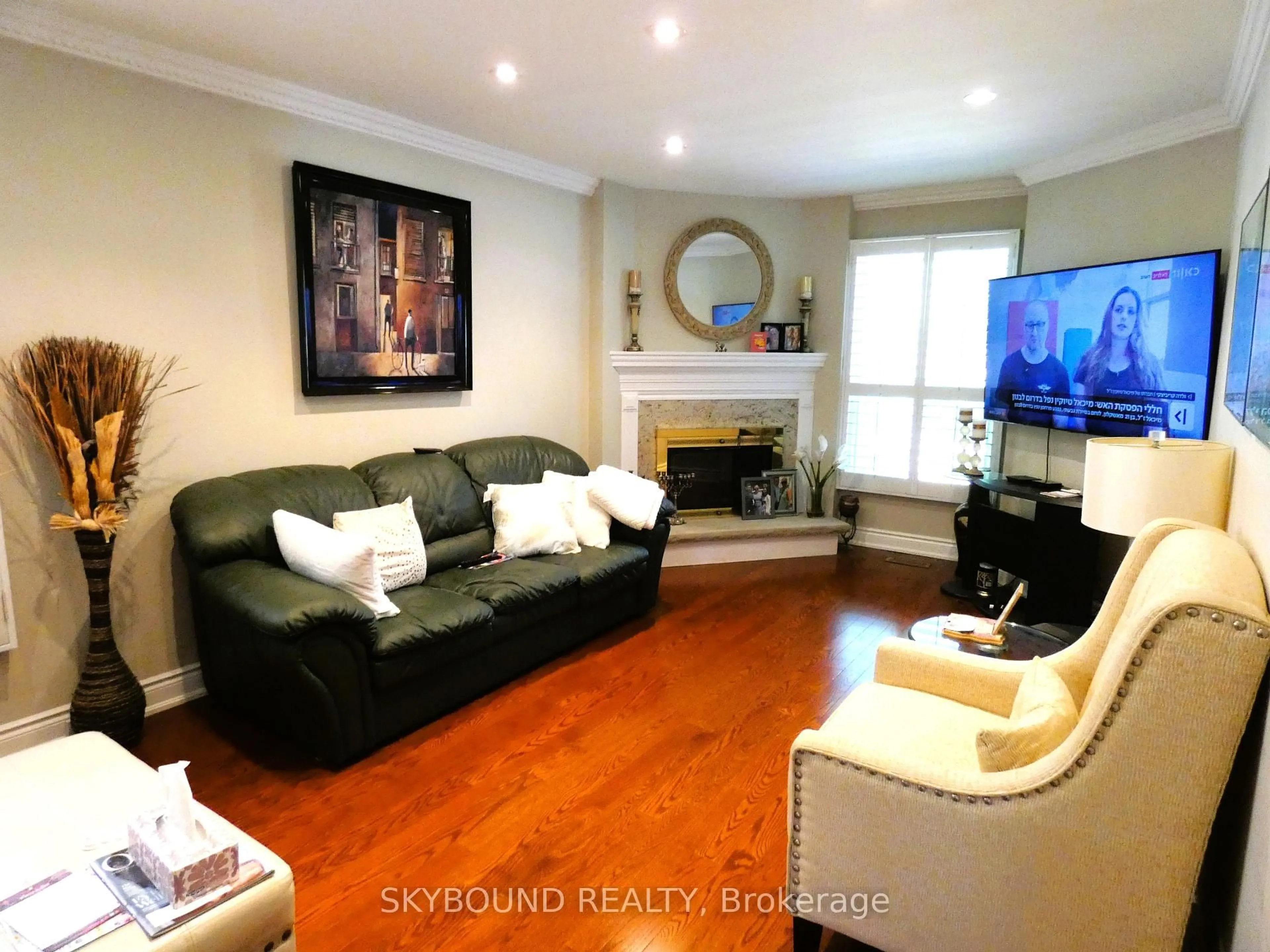 Living room with furniture, unknown for 362 Conley St, Vaughan Ontario L4J 6S4