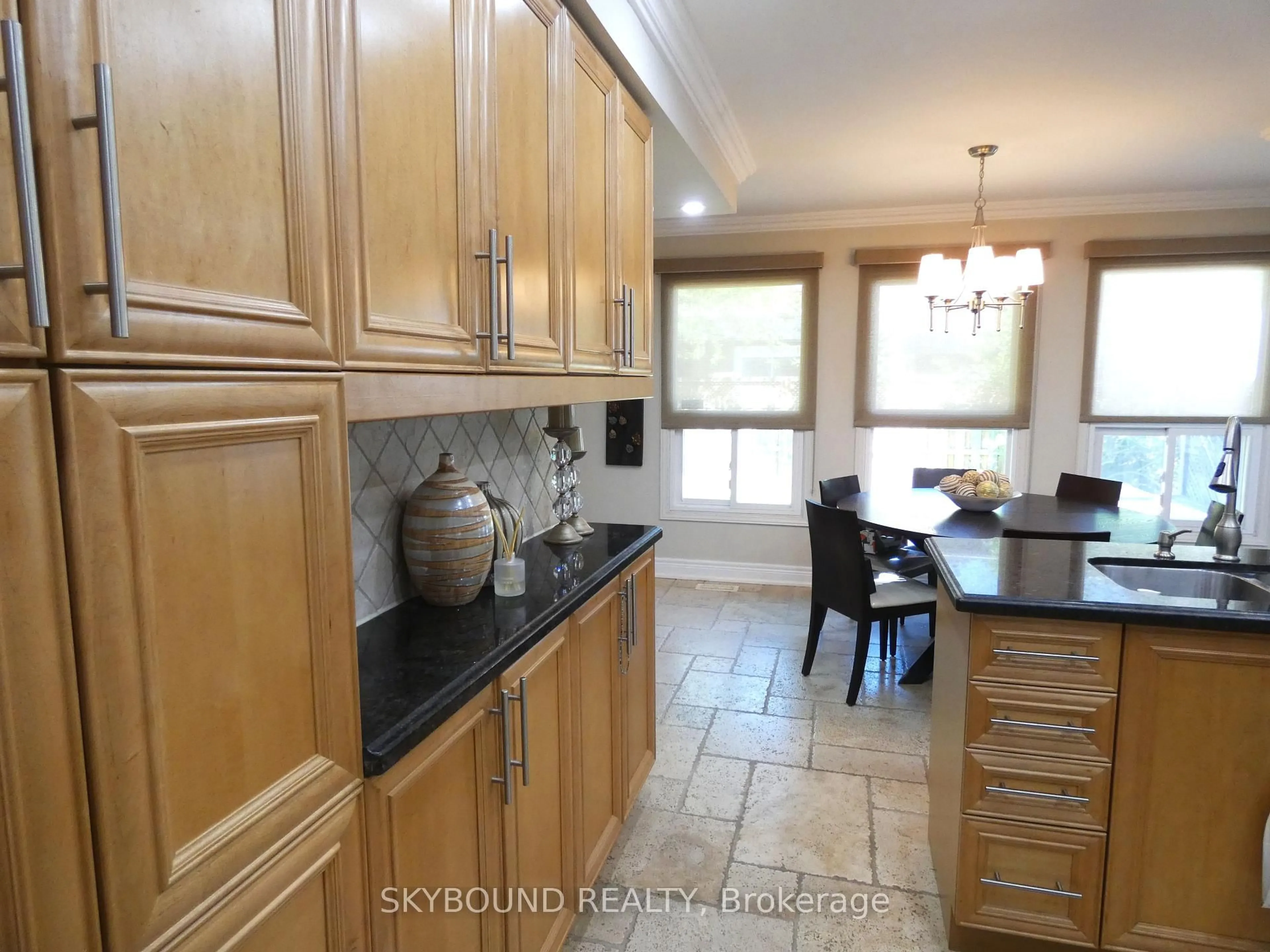 Standard kitchen, ceramic/tile floor for 362 Conley St, Vaughan Ontario L4J 6S4