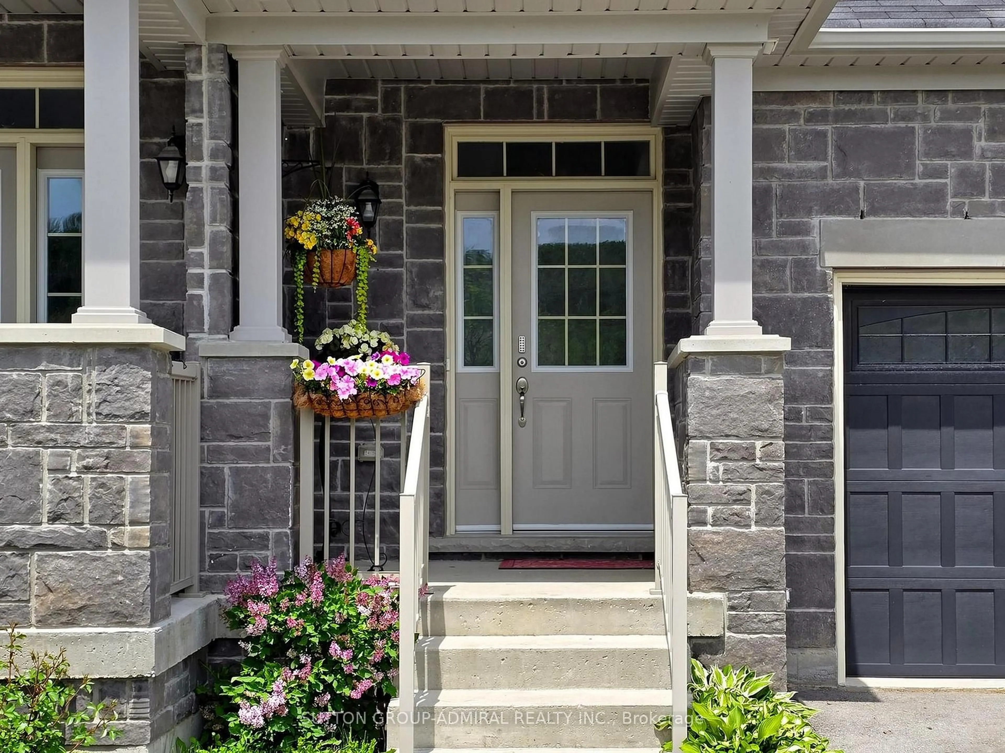 Indoor entryway for 30 Cupples Farm Lane, East Gwillimbury Ontario L0G 1M0
