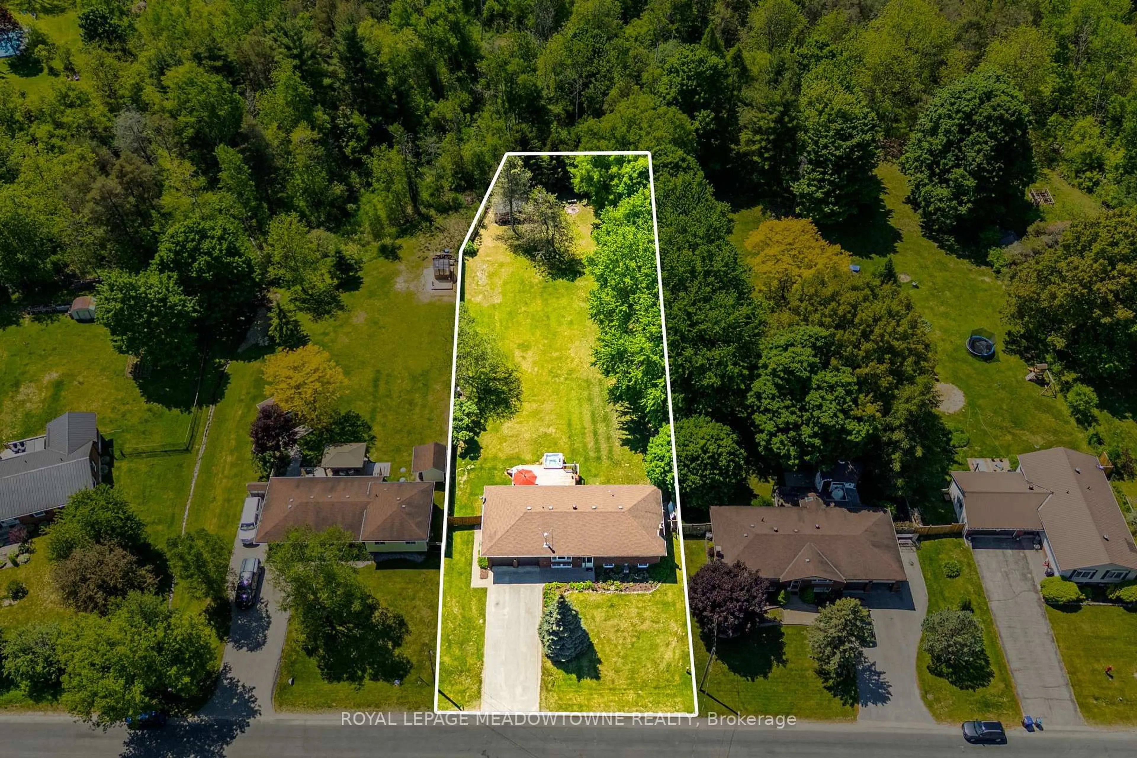 A pic from outside/outdoor area/front of a property/back of a property/a pic from drone, unknown for 6 Wales Ave, Adjala-Tosorontio Ontario L0M 1J0