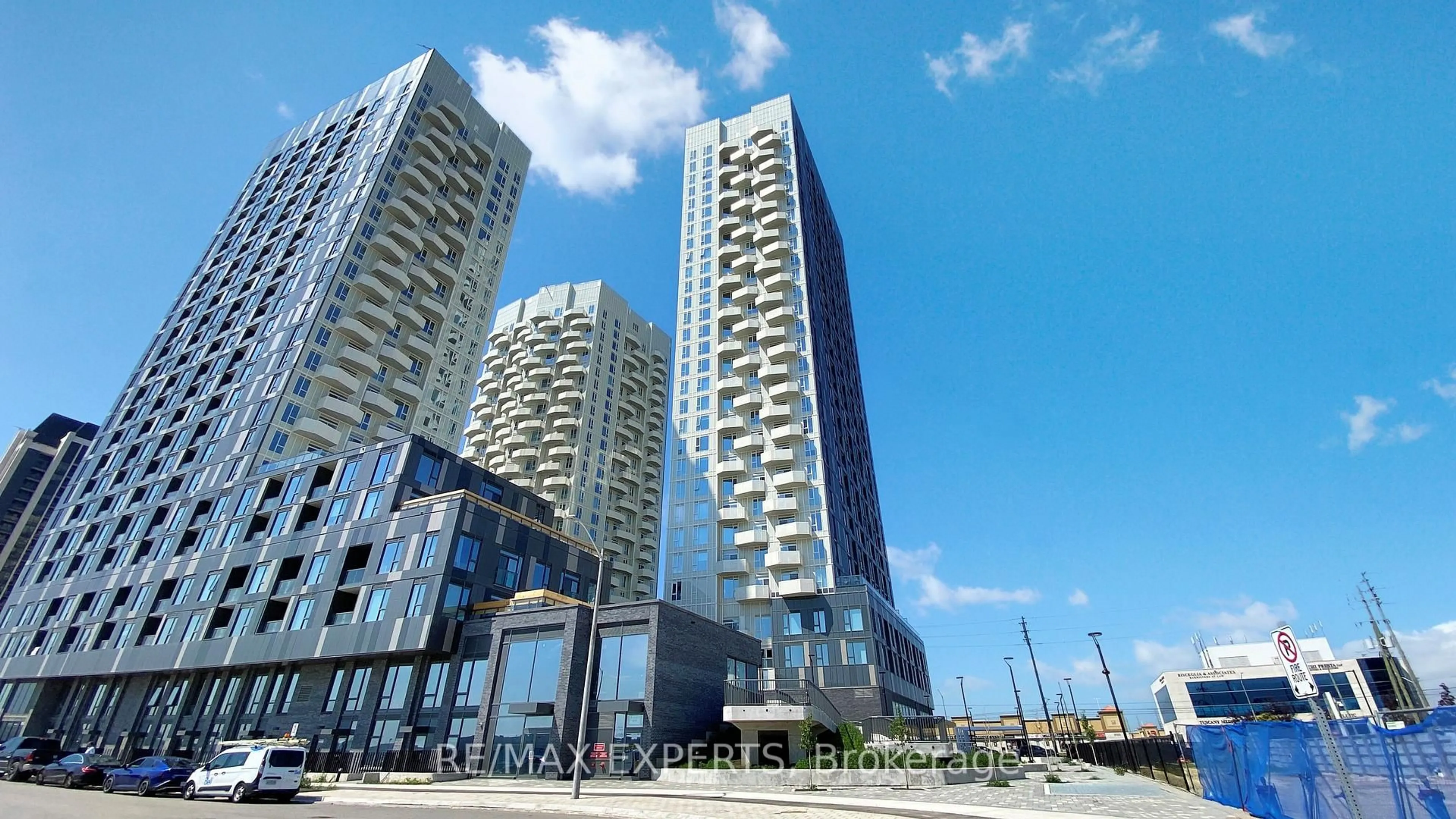 Indoor foyer for 498 Caldari Rd #618, Vaughan Ontario L4K 0R6