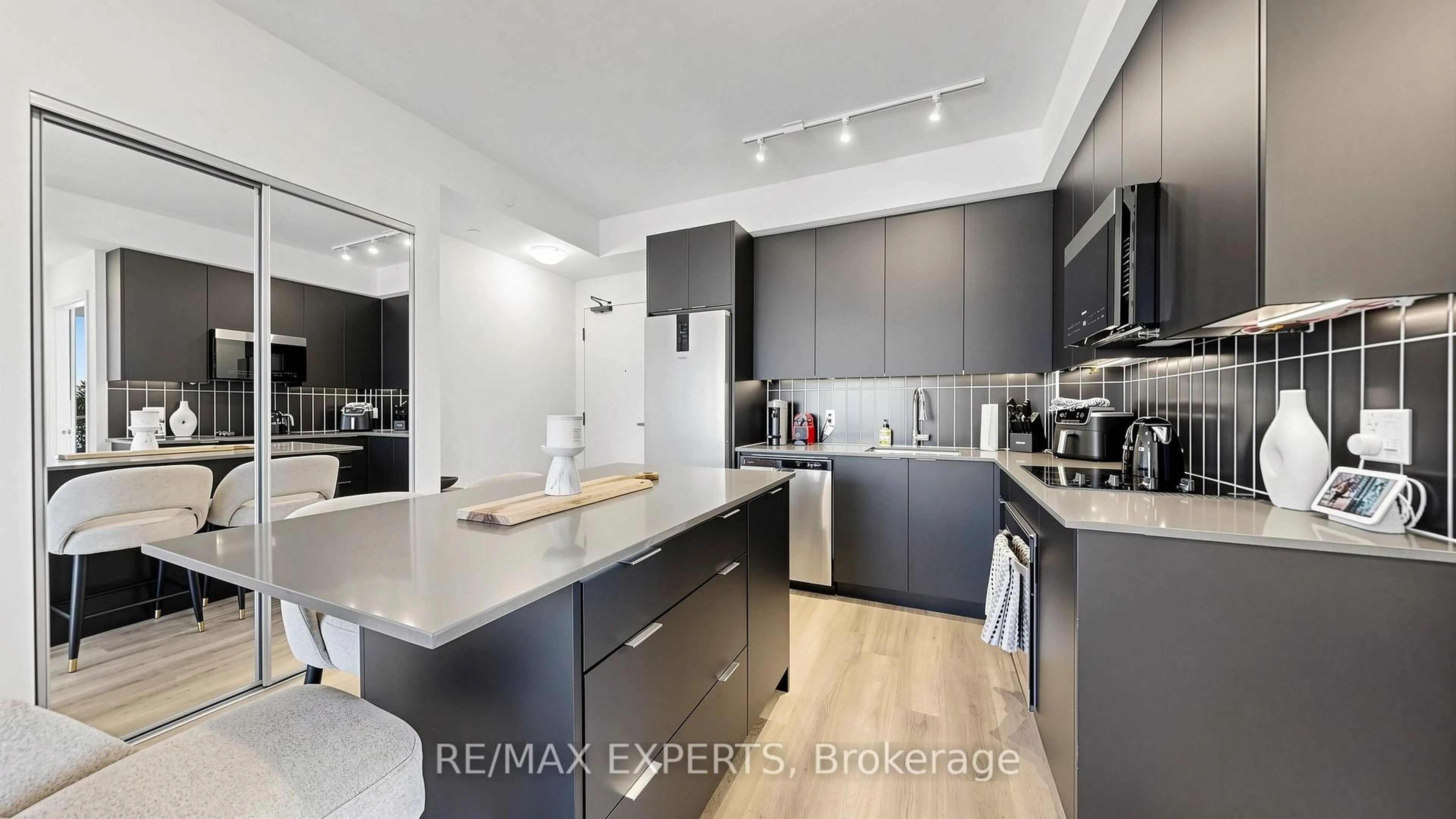 Open concept kitchen, unknown for 498 Caldari Rd #618, Vaughan Ontario L4K 0R6