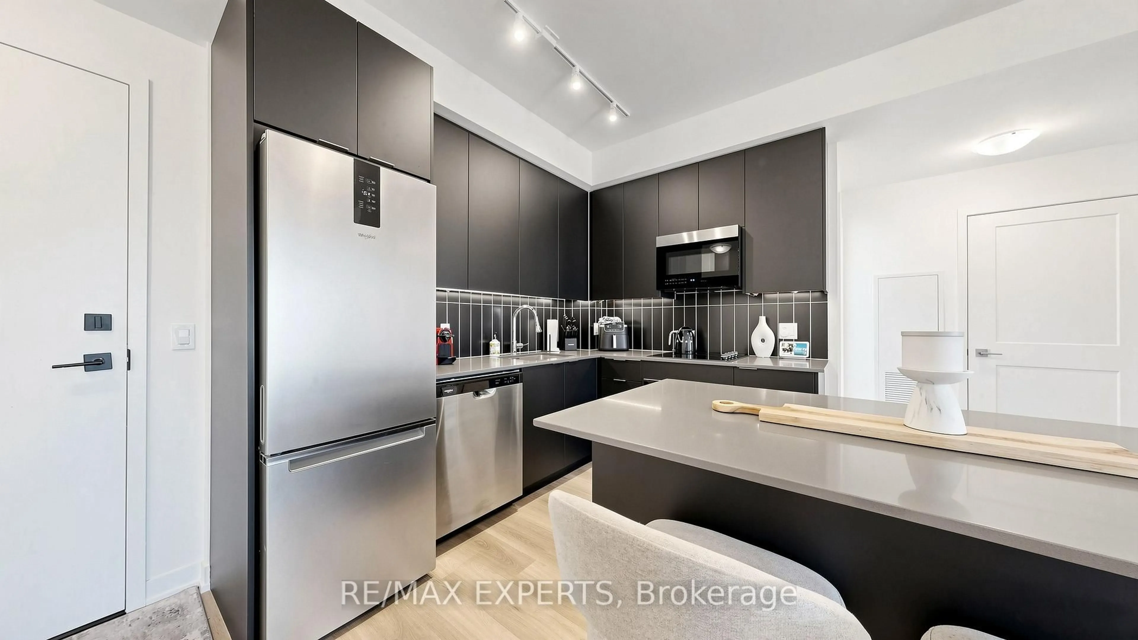 Contemporary kitchen, unknown for 498 Caldari Rd #618, Vaughan Ontario L4K 0R6