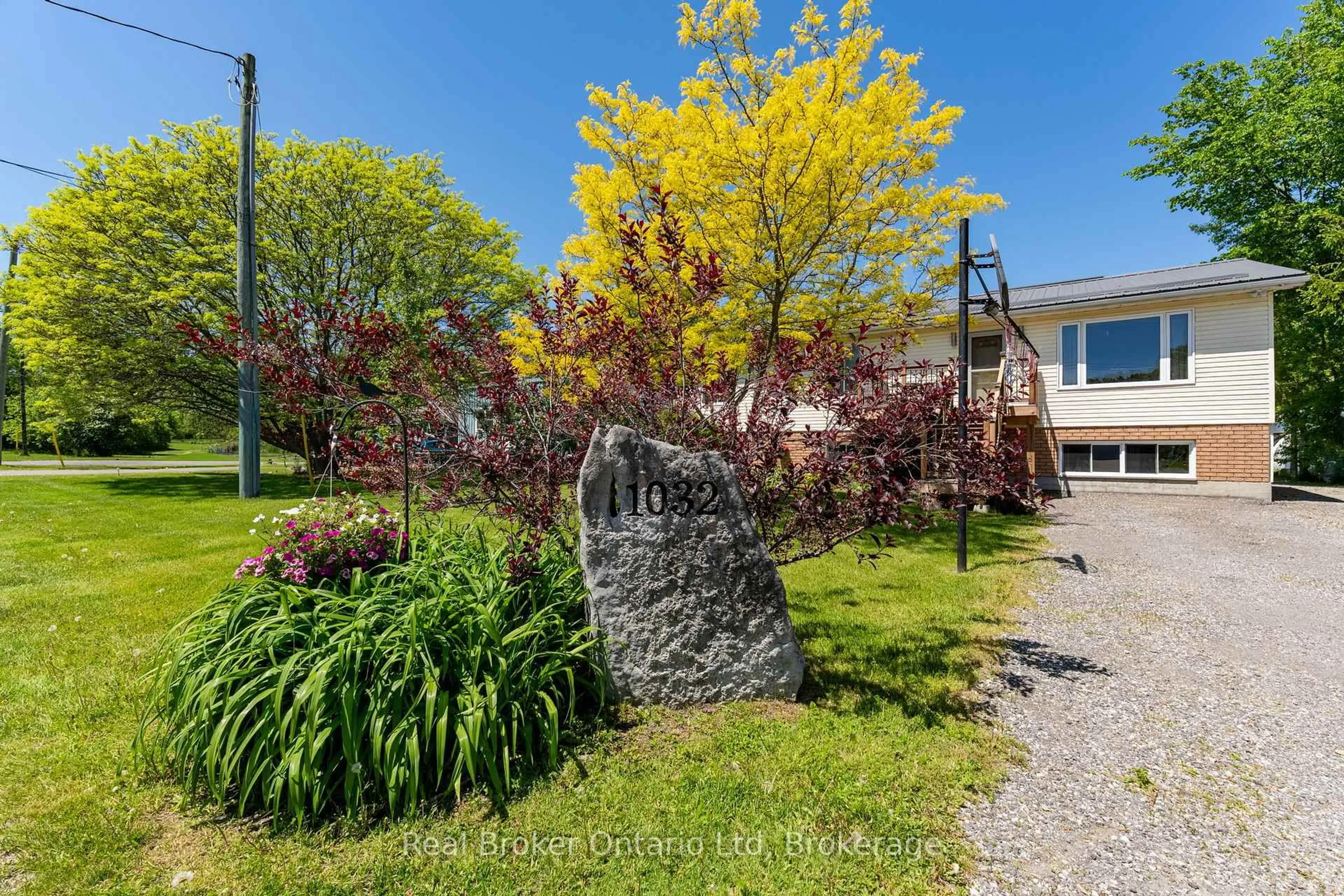 Unknown for 1032 Cameron St, Innisfil Ontario L0L 1W0