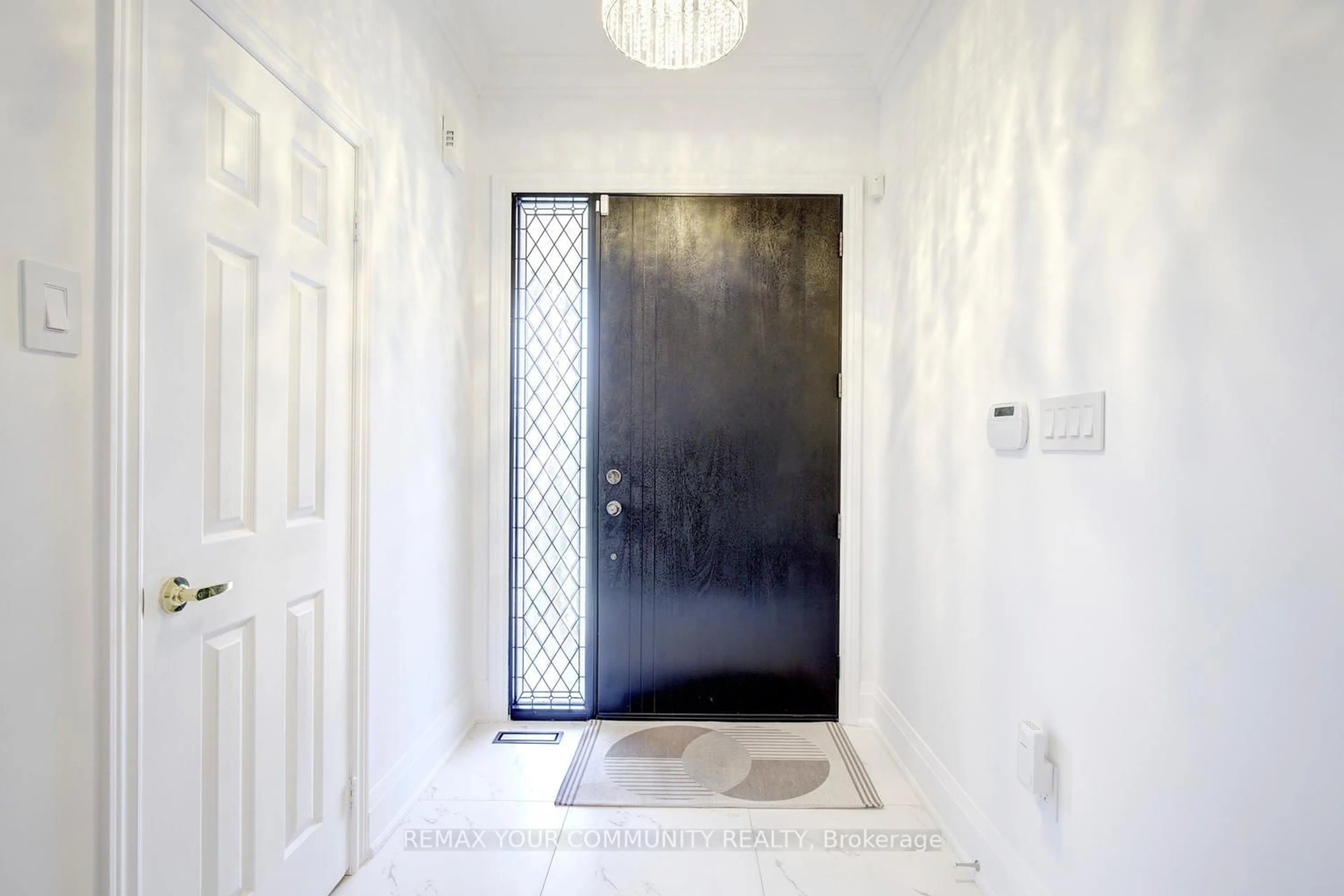 Indoor entryway for 16 Muret Cres, Vaughan Ontario L6A 4S4