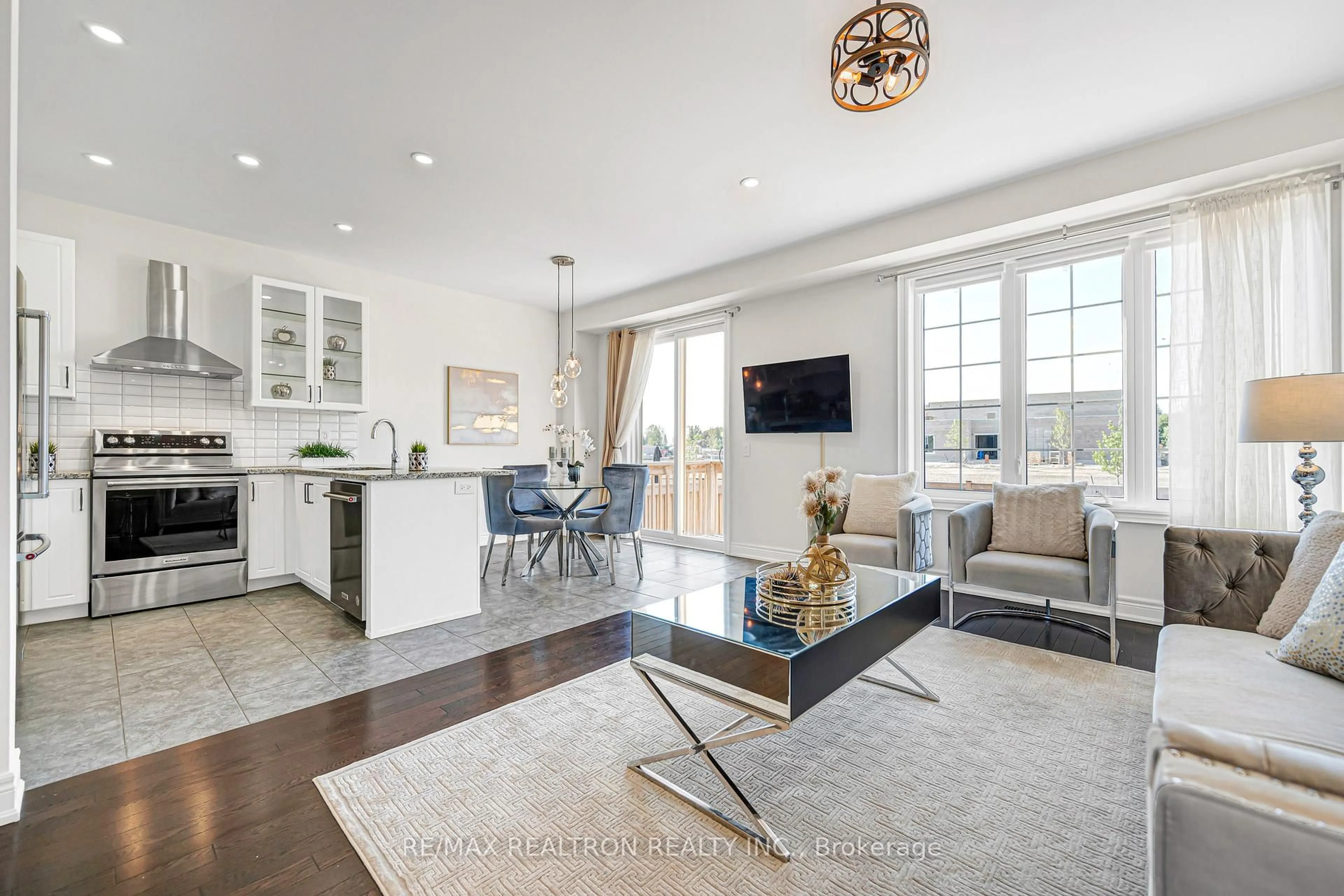 Open concept kitchen, unknown for 235 Jim Mortson Dr, East Gwillimbury Ontario L9N 0Z3