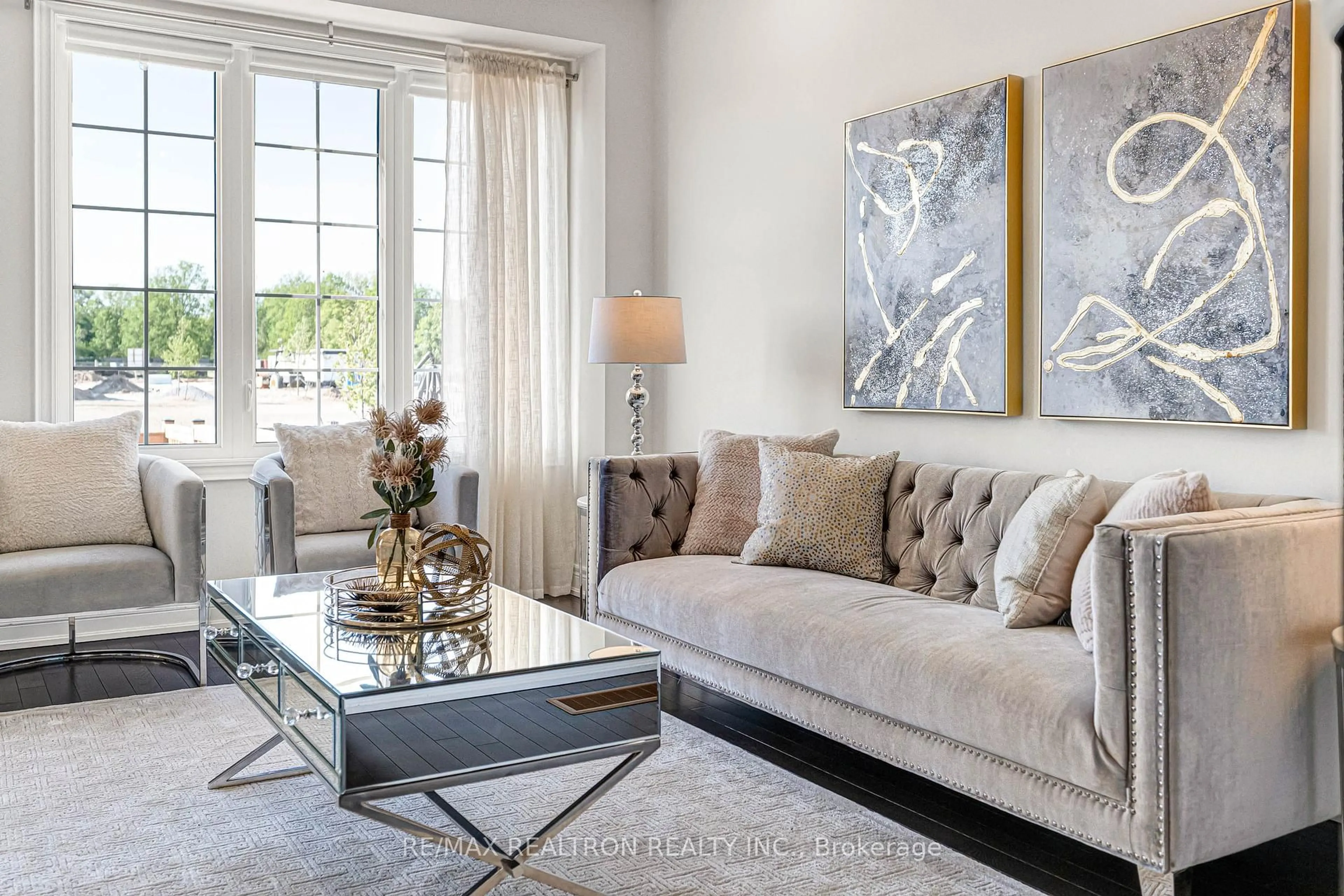 Living room with furniture, unknown for 235 Jim Mortson Dr, East Gwillimbury Ontario L9N 0Z3