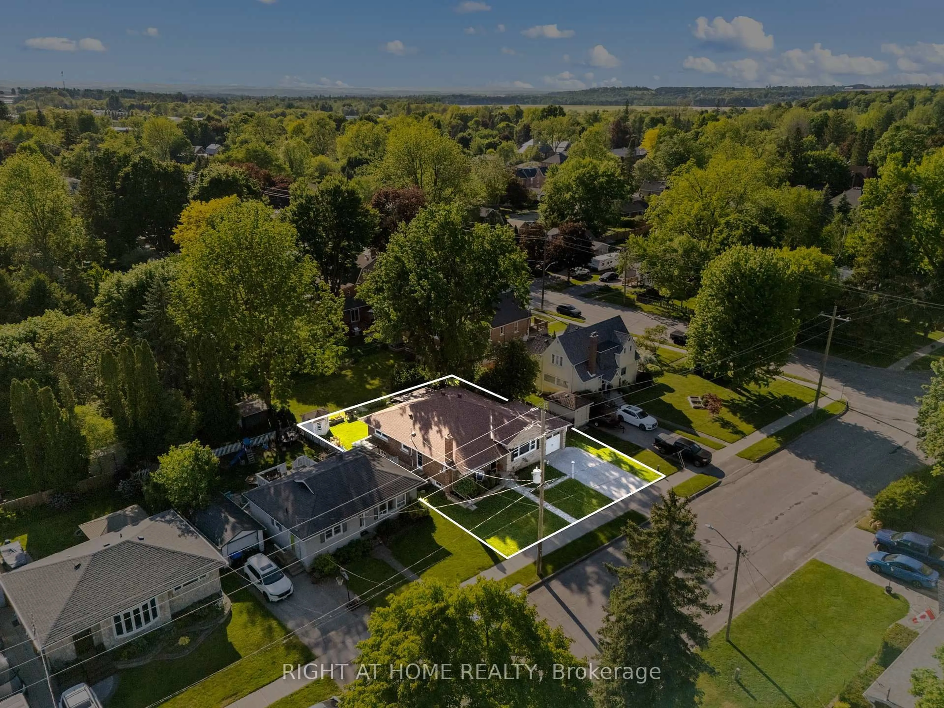 A pic from outside/outdoor area/front of a property/back of a property/a pic from drone, unknown for 102 Paris St, New Tecumseth Ontario L9R 1H2