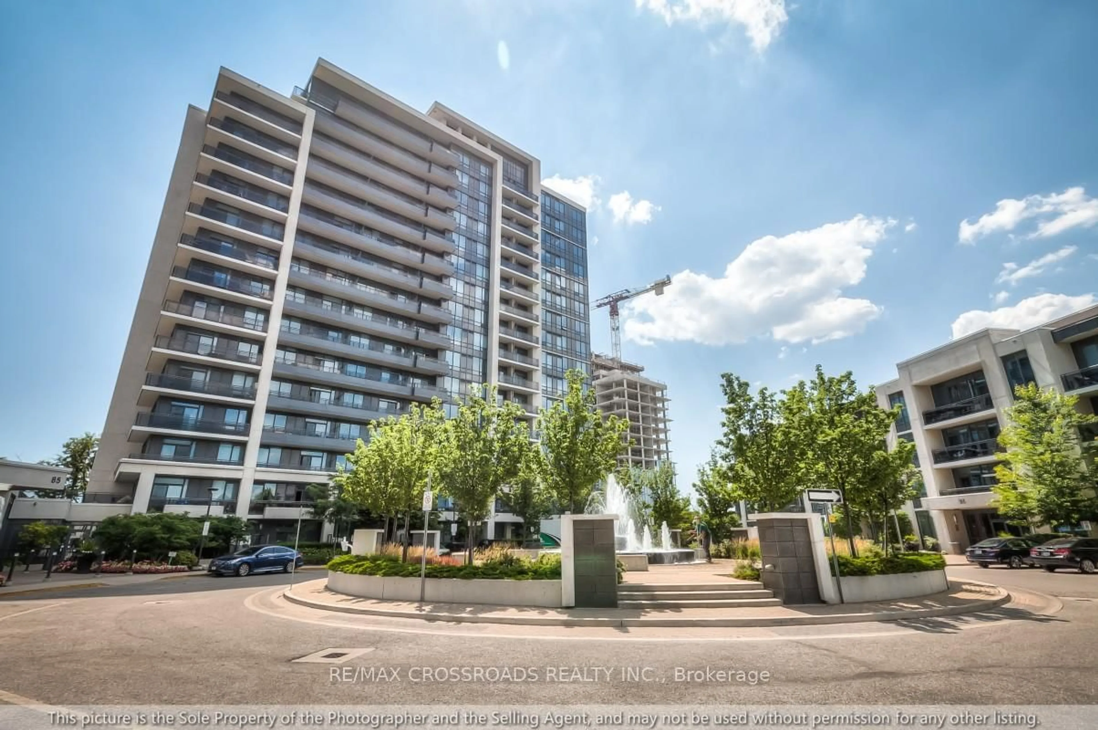 A pic from outside/outdoor area/front of a property/back of a property/a pic from drone, unknown for 85 North Park Rd #LPH 06, Vaughan Ontario L4J 0H9