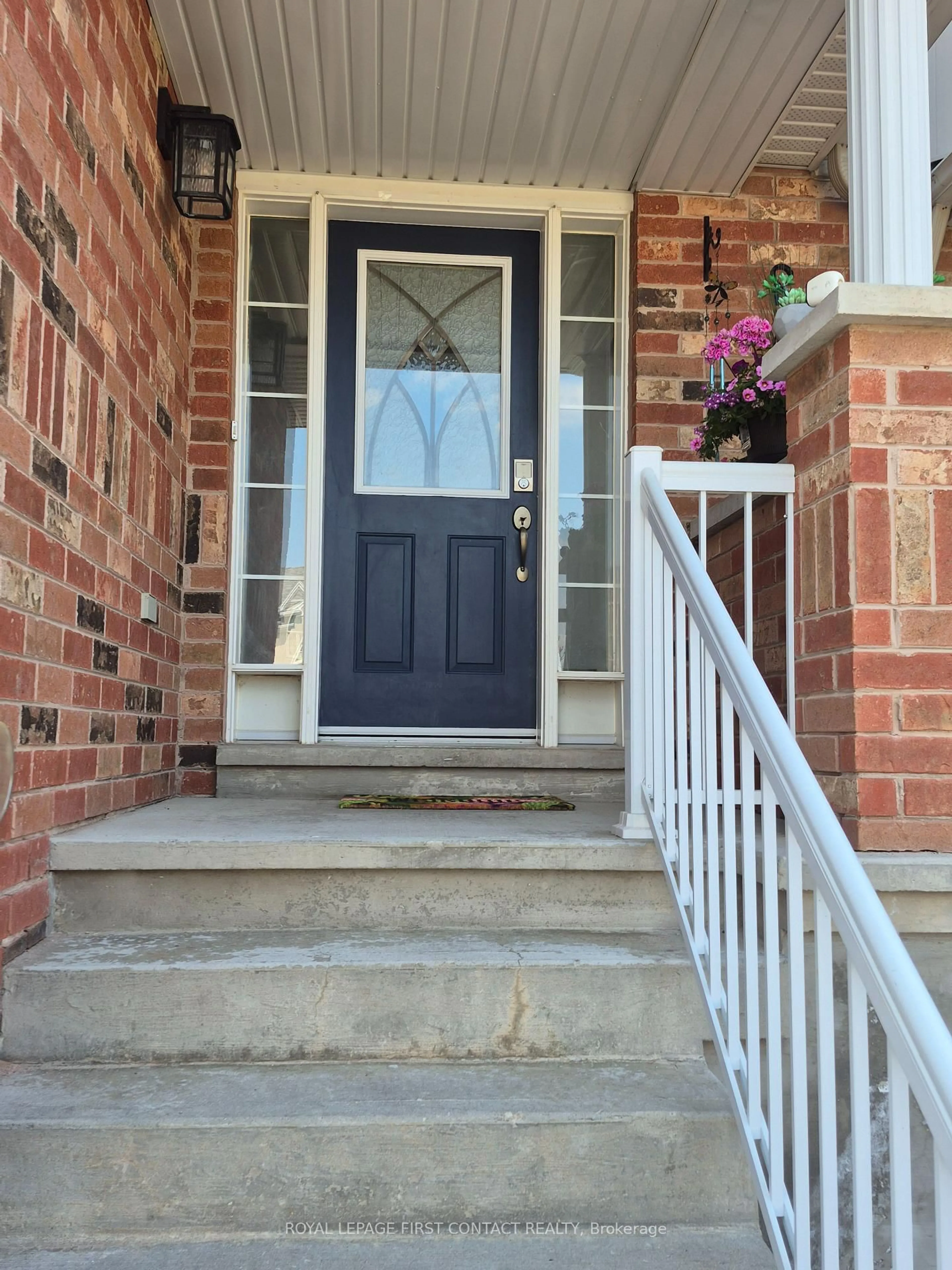 Indoor entryway for 1768 Lamstone St, Innisfil Ontario L9S 4W3