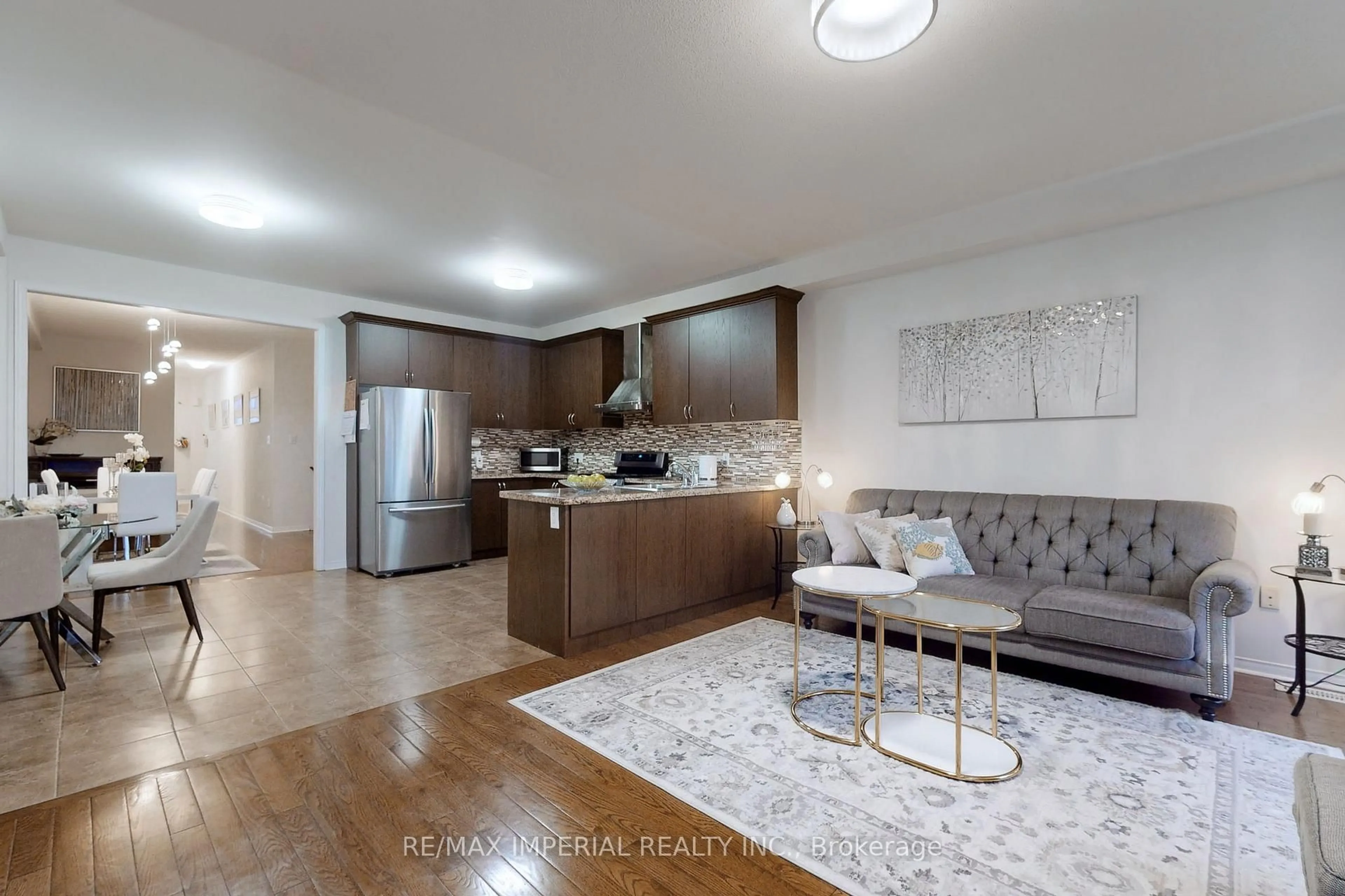 Open concept kitchen, unknown for 28 Spruce Pine Cres, Vaughan Ontario L6A 4T3