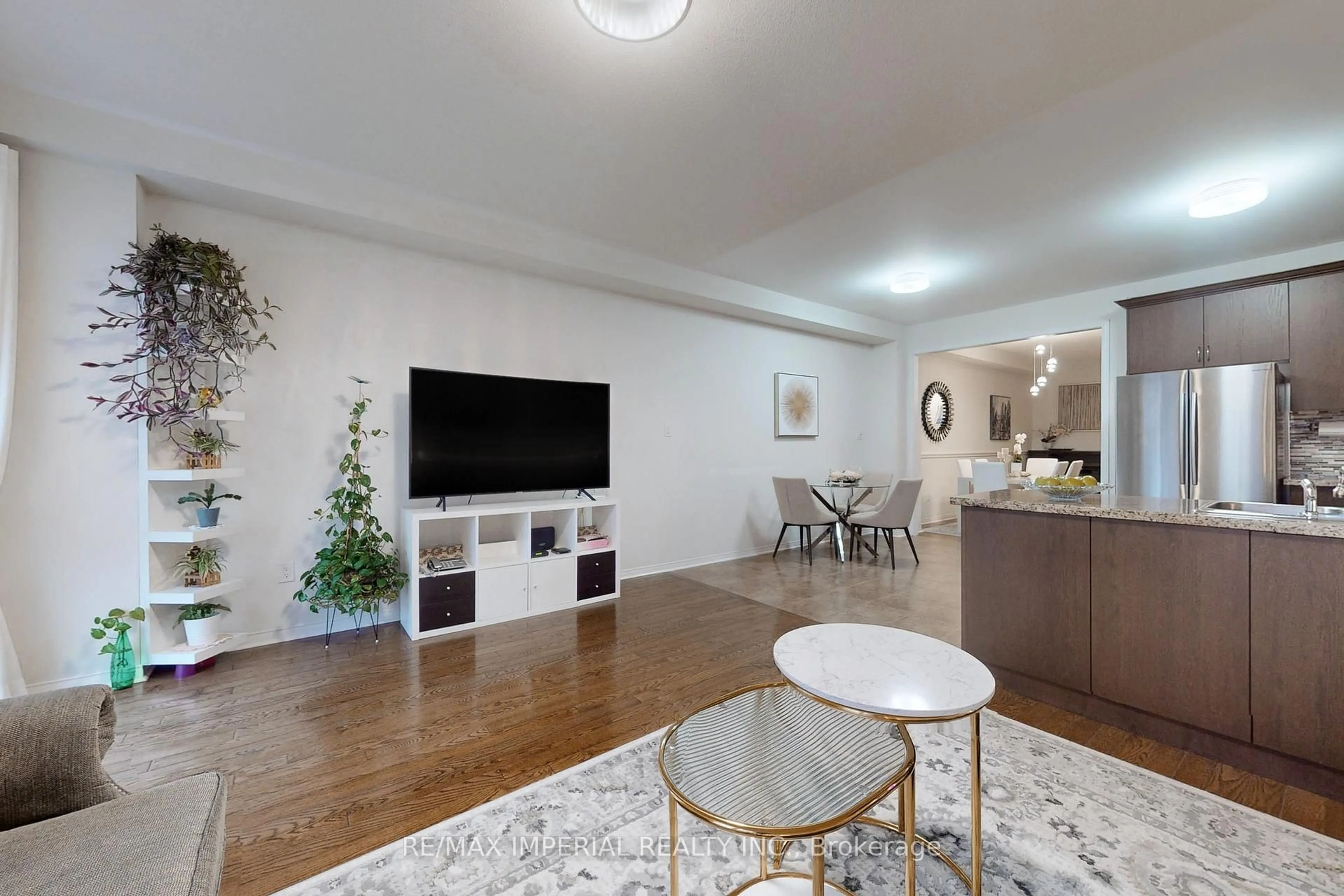 Living room with furniture, unknown for 28 Spruce Pine Cres, Vaughan Ontario L6A 4T3