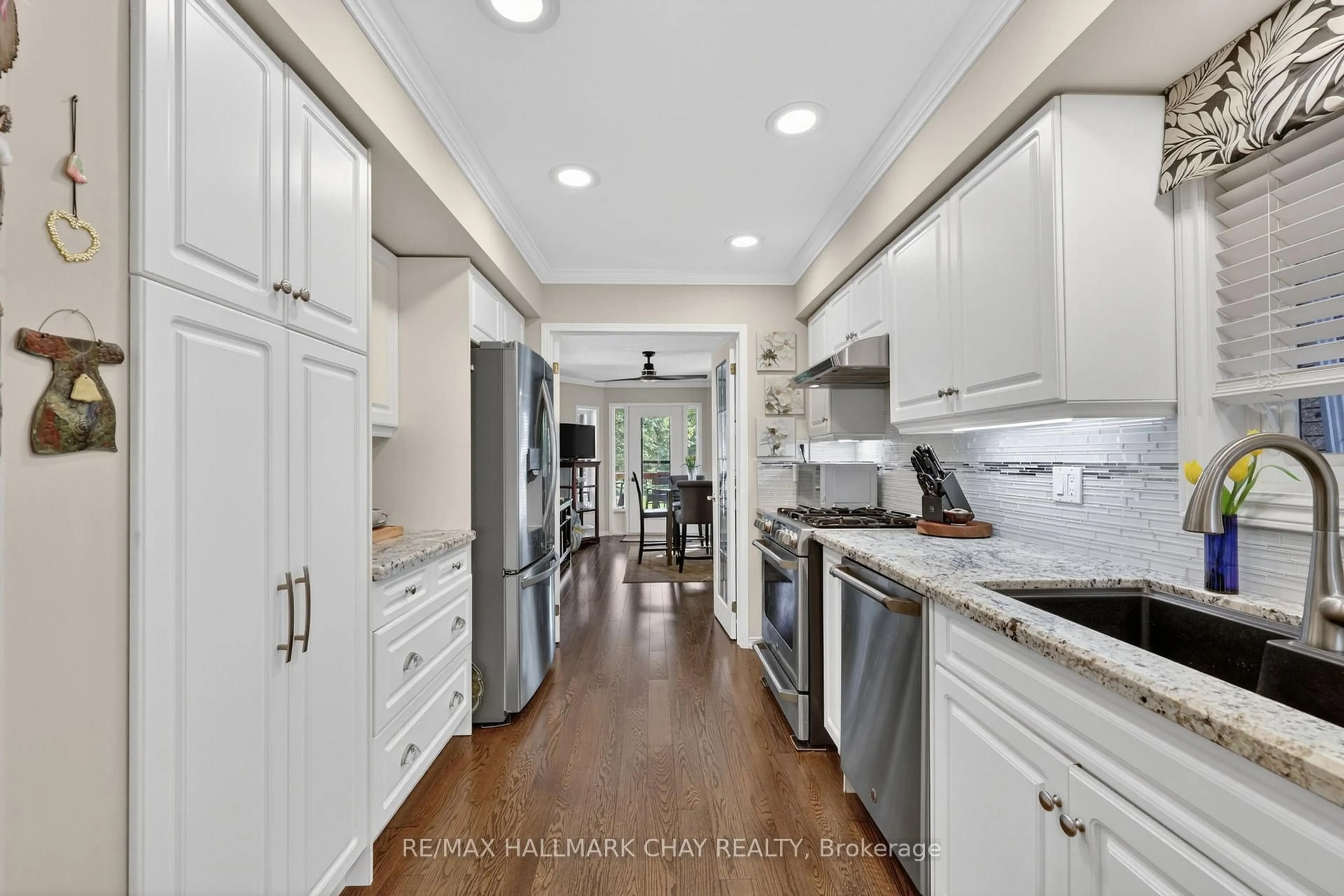 Open concept kitchen, ceramic/tile floor for 174 Green Briar Rd #3, New Tecumseth Ontario L9R 1X9
