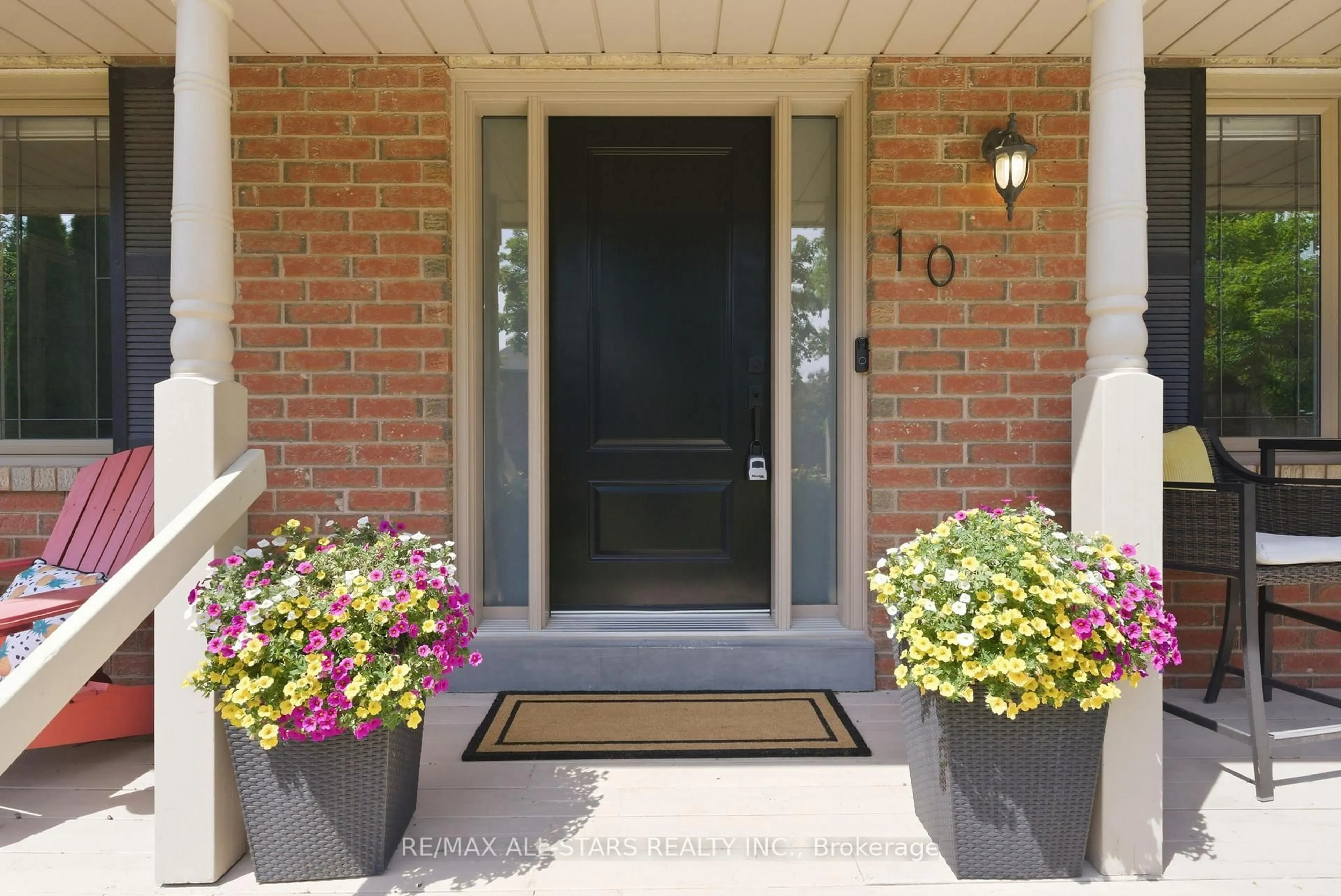 Indoor entryway for 10 Forsythe Dr, Uxbridge Ontario L9P 1V7