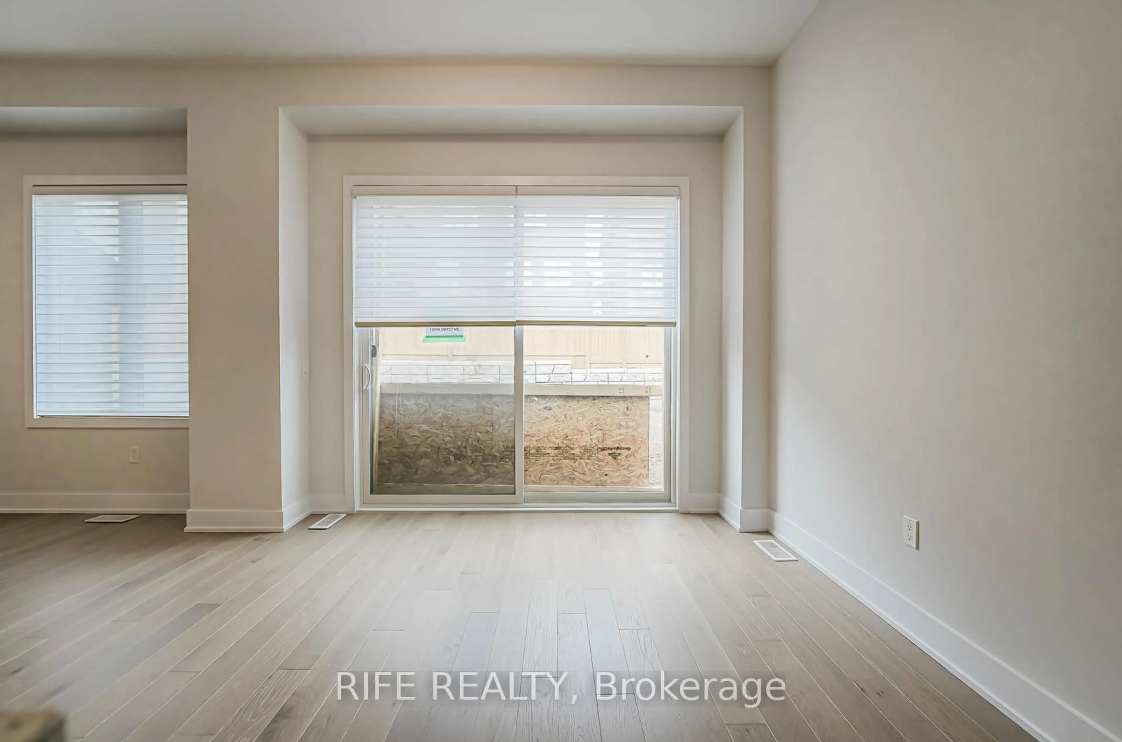 A pic of a room for 177 Sikura Circ, Aurora Ontario L4G 3Z1