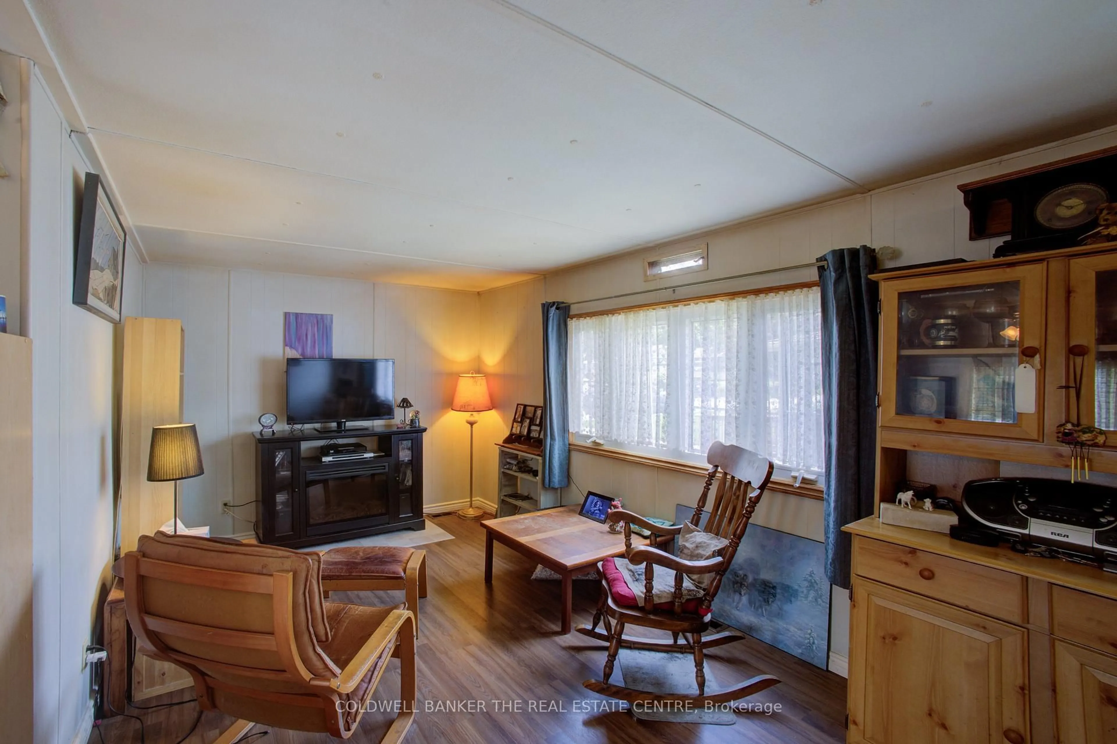 Living room with furniture, wood/laminate floor for 4 Locust Hill Dr, Innisfil Ontario L9S 1R8