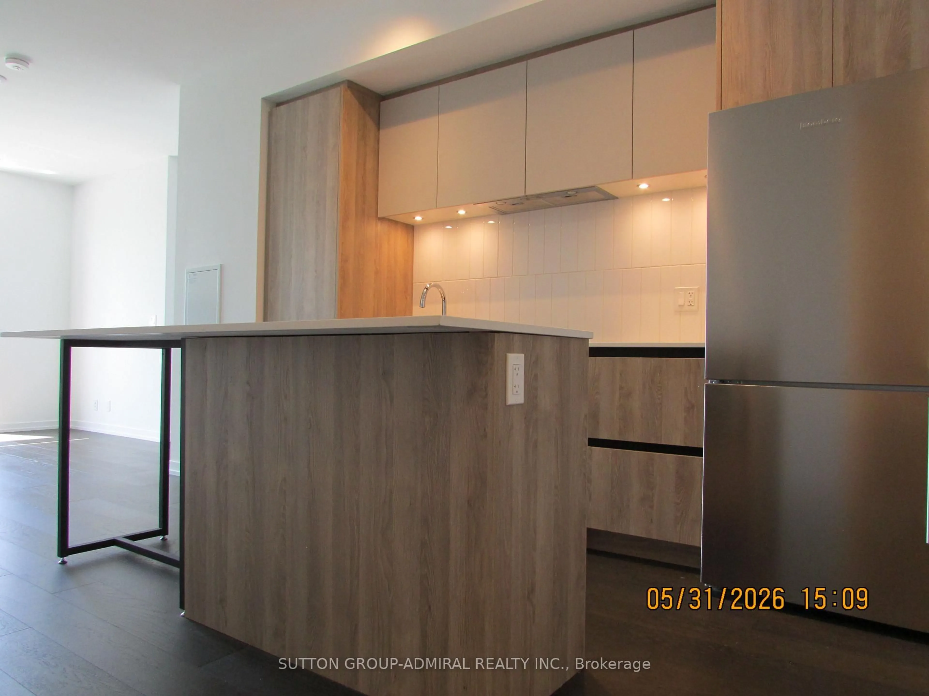 Standard kitchen, wood/laminate floor for 8 Beverley Glen Blvd #414, Vaughan Ontario L4J 0L5