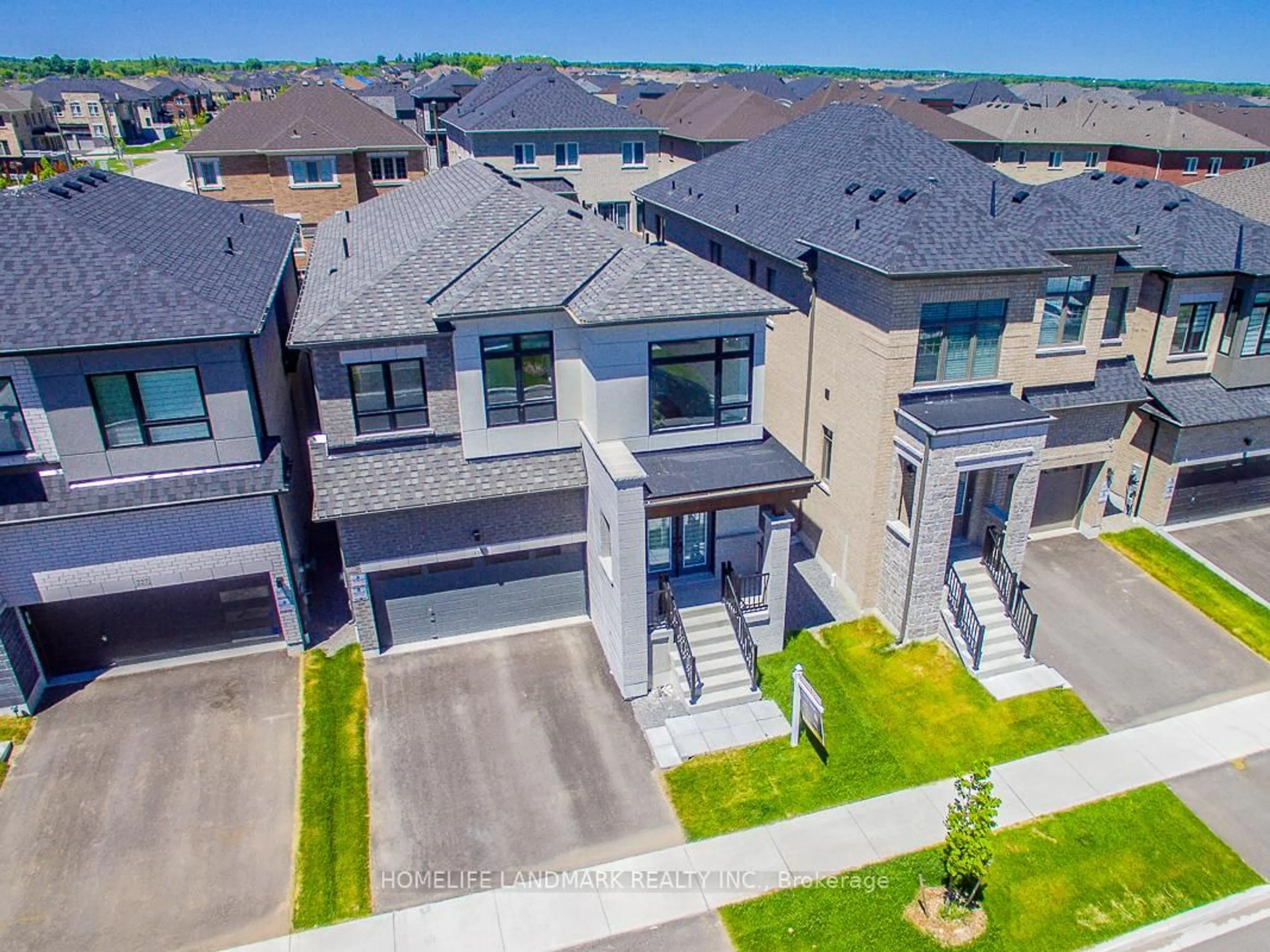 A pic from outside/outdoor area/front of a property/back of a property/a pic from drone, street for 110 Markview Rd, Whitchurch-Stouffville Ontario L4A 4W3
