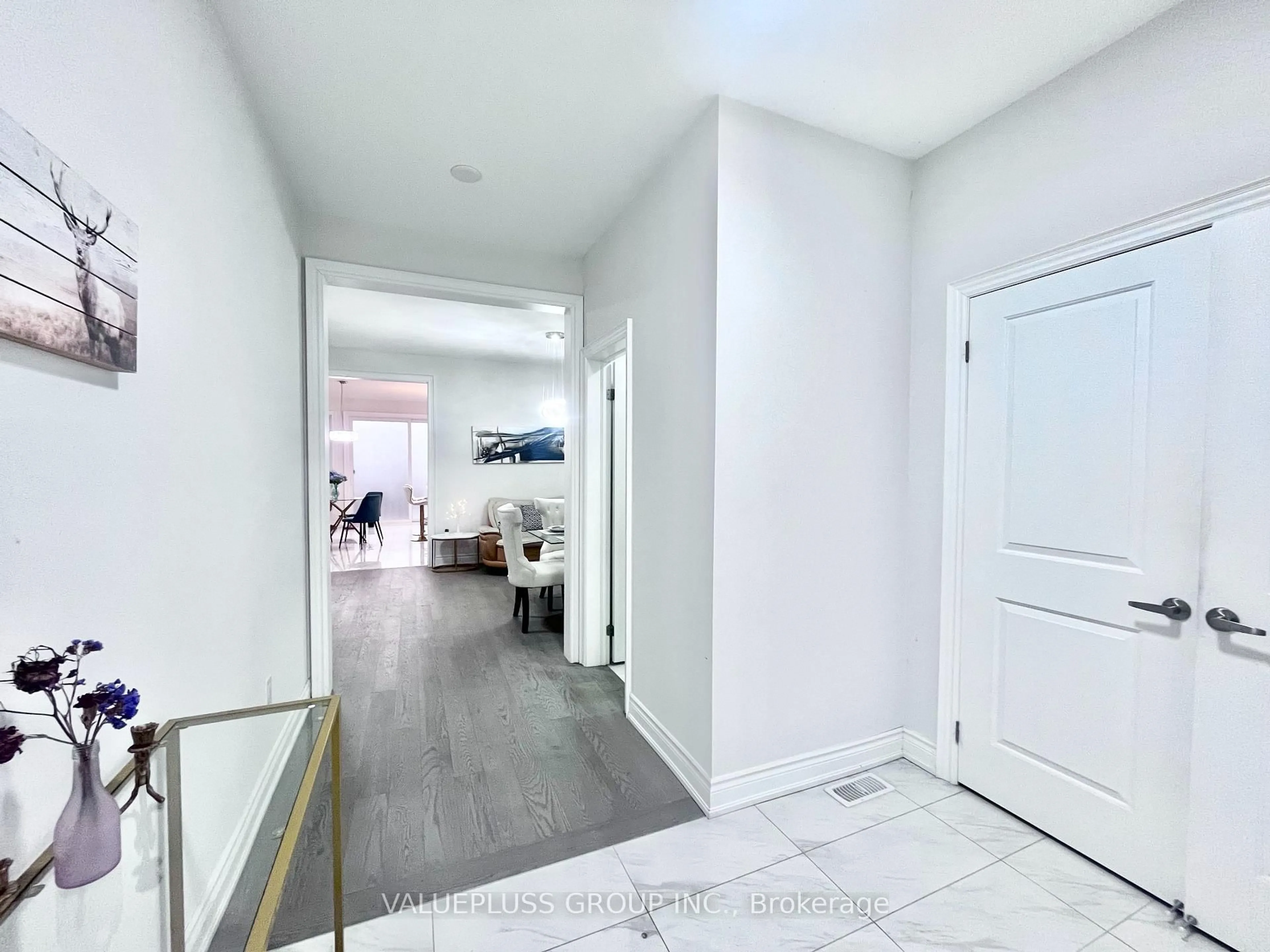 Indoor foyer for 6 Bill Guy Dr, Georgina Ontario L4P 0H9