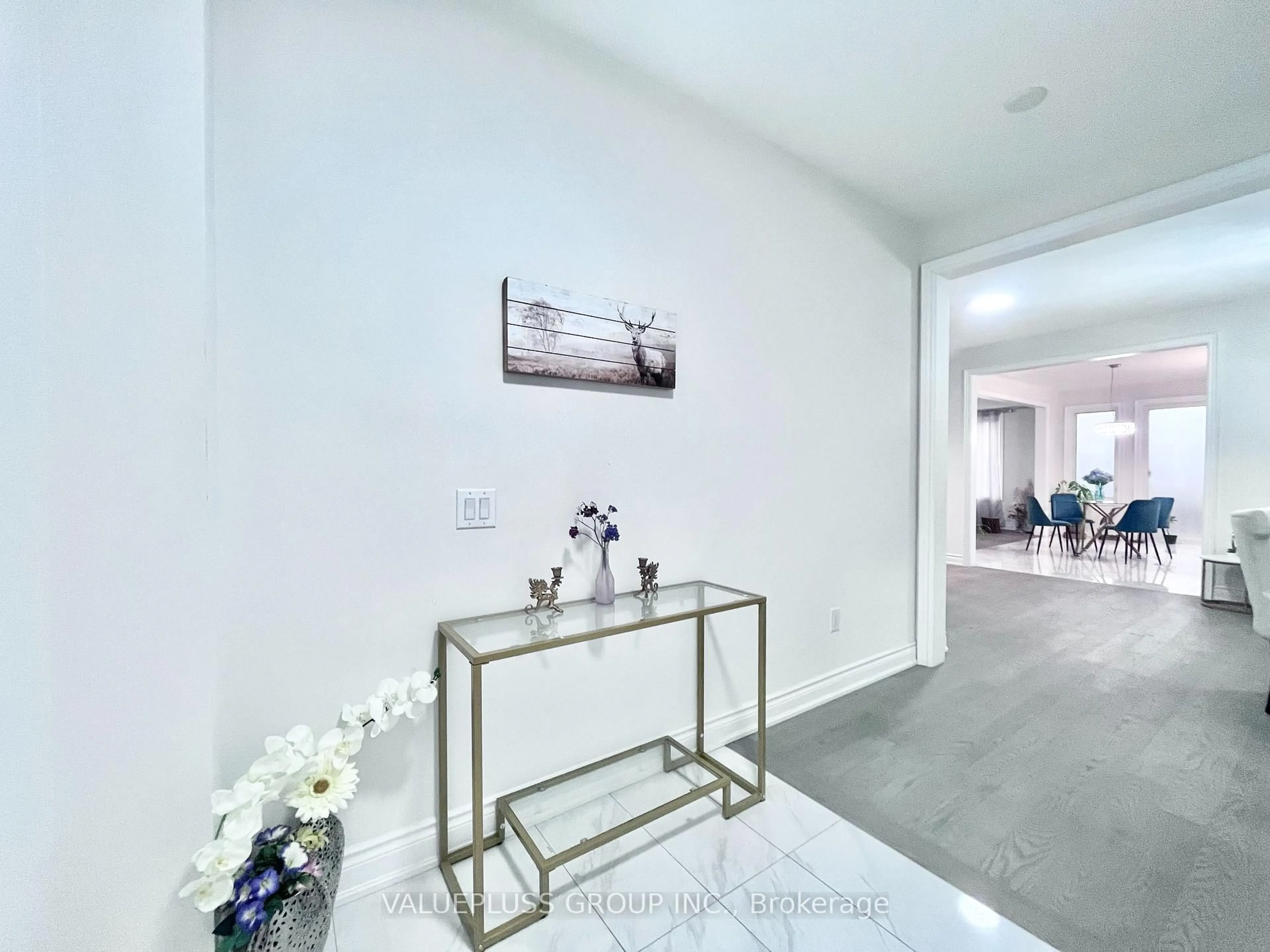 Indoor foyer for 6 Bill Guy Dr, Georgina Ontario L4P 0H9