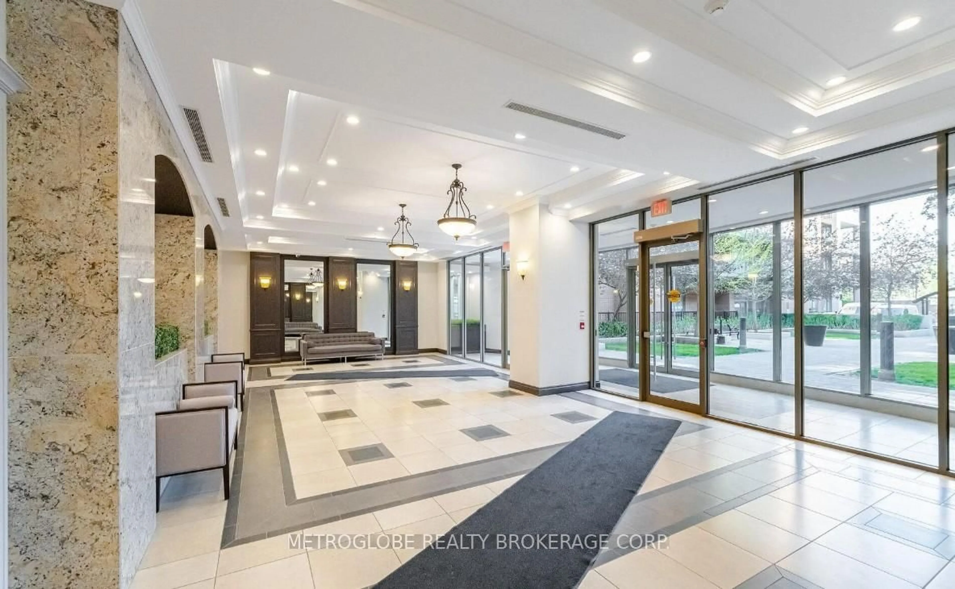 Indoor foyer for 281 Woodbridge Ave #434, Vaughan Ontario L4L 0C6