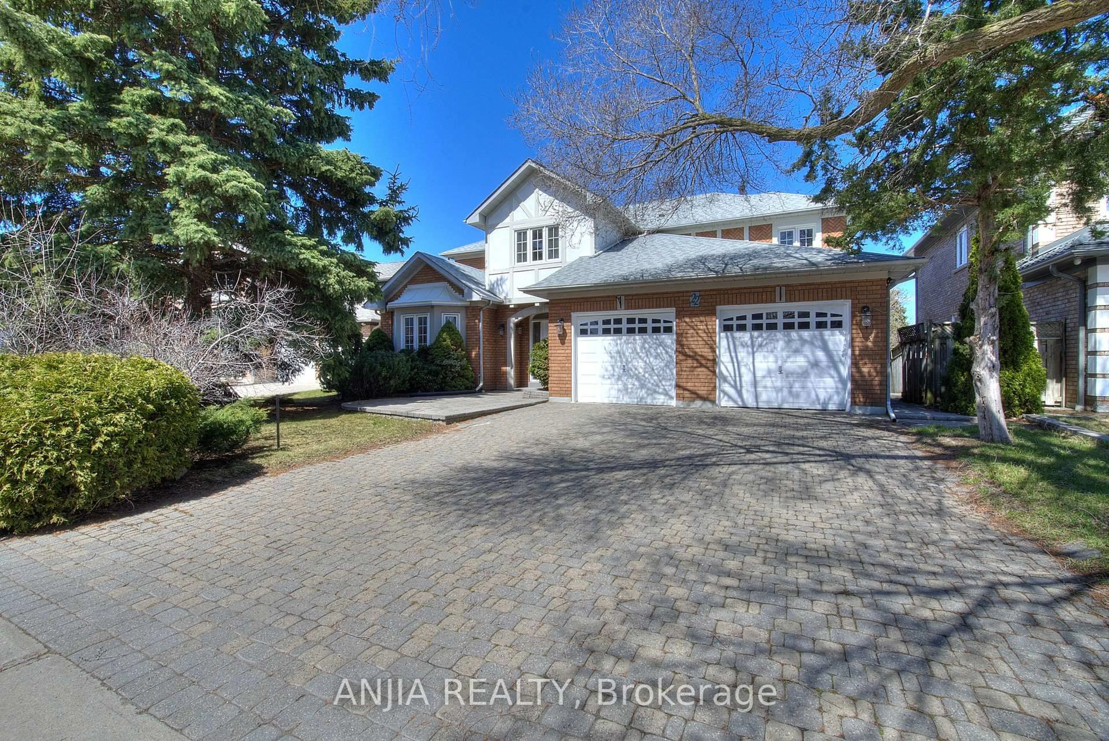 Unknown for 22 Chiltern Hill, Richmond Hill Ontario L4B 3B8