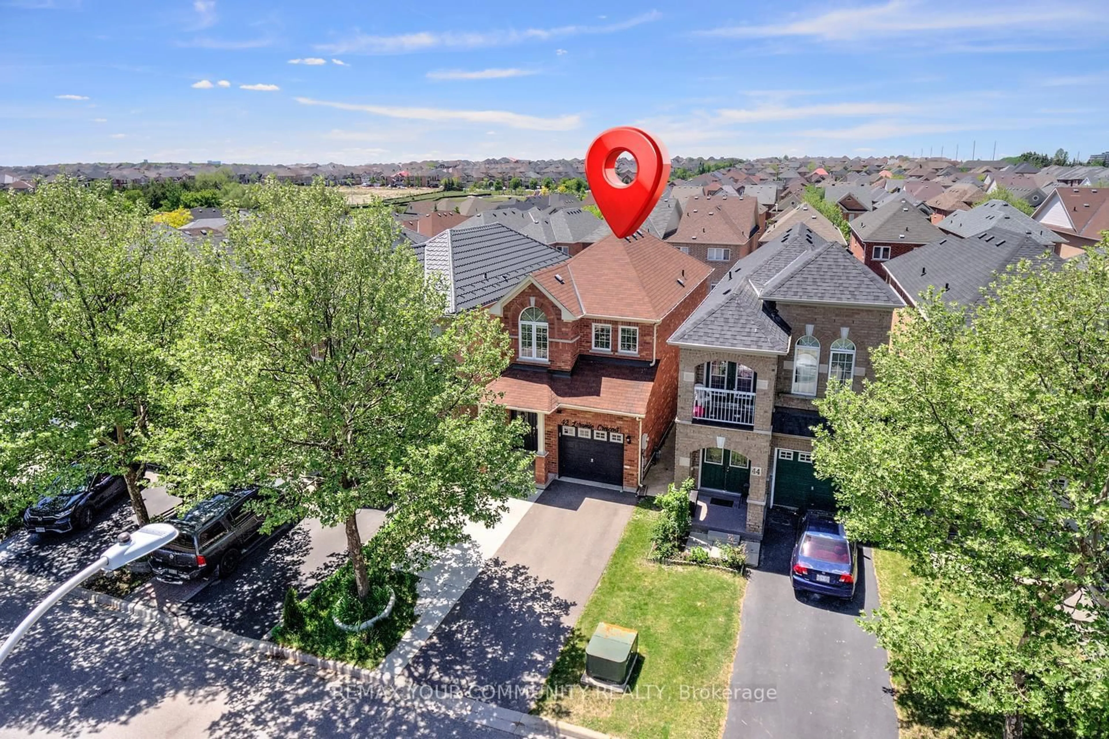 A pic from outside/outdoor area/front of a property/back of a property/a pic from drone, street for 42 Laramie Cres, Vaughan Ontario L6A 0P8