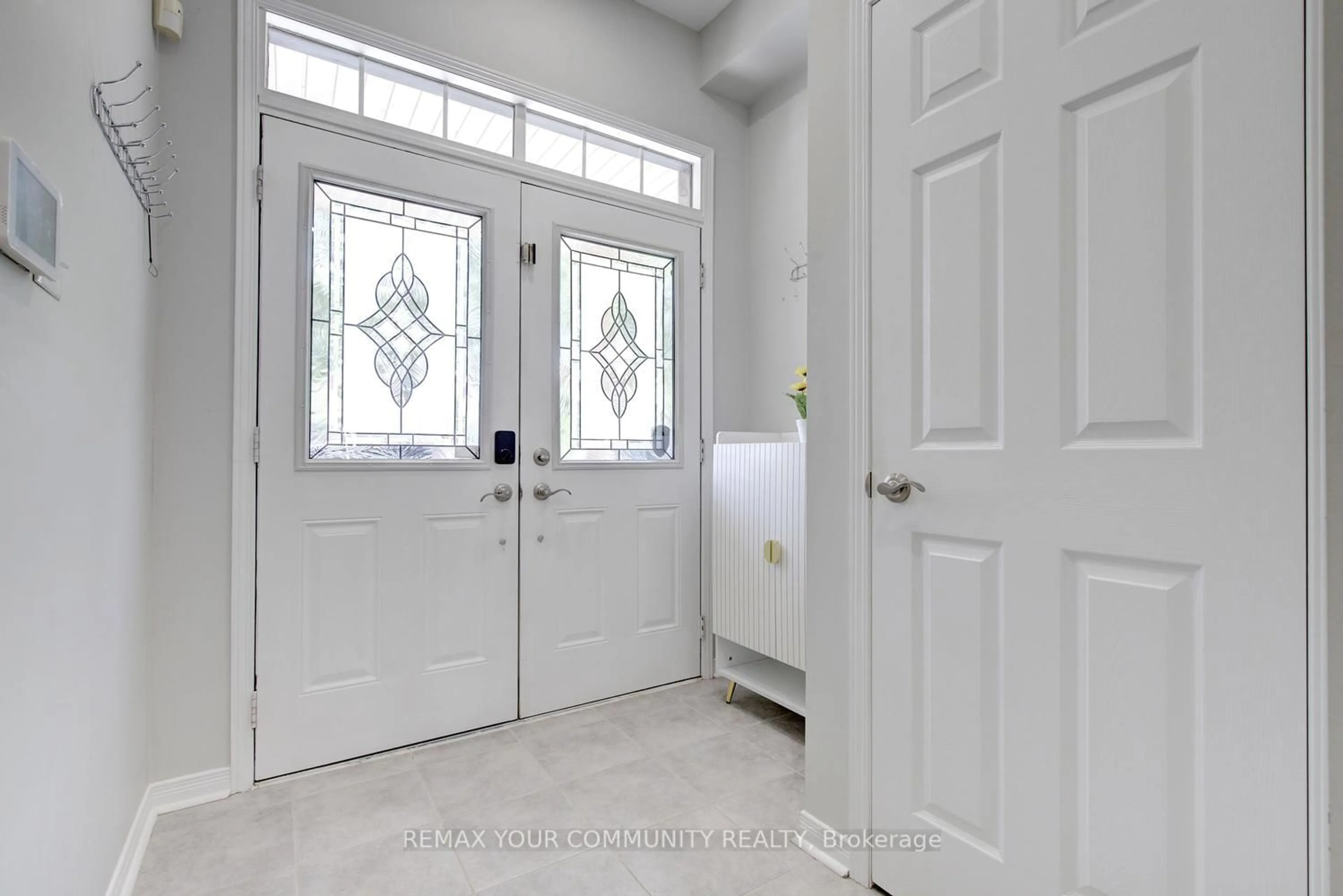 Indoor entryway for 42 Laramie Cres, Vaughan Ontario L6A 0P8