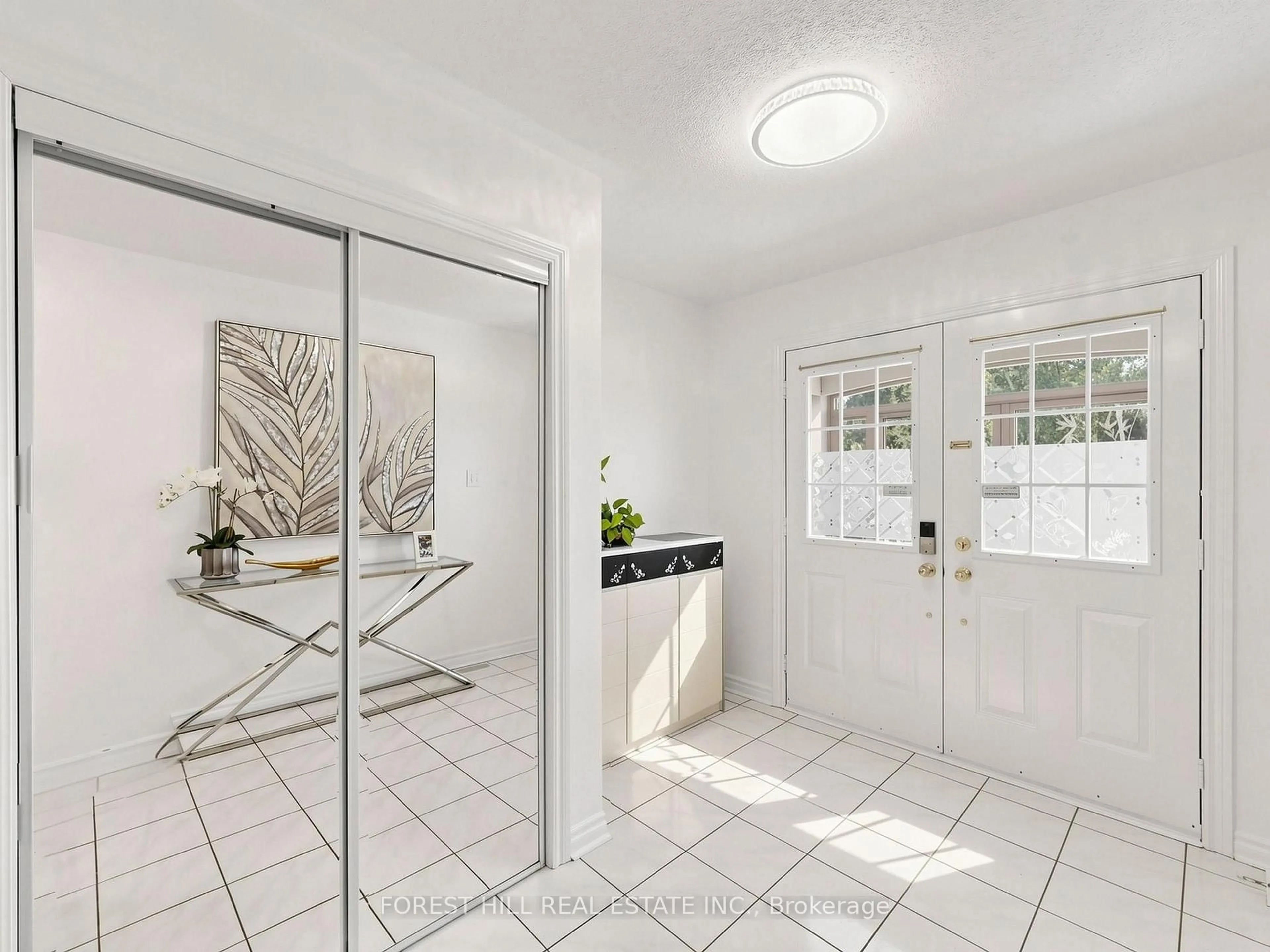 Indoor entryway for 72 Weatherill Rd, Markham Ontario L6C 2P5