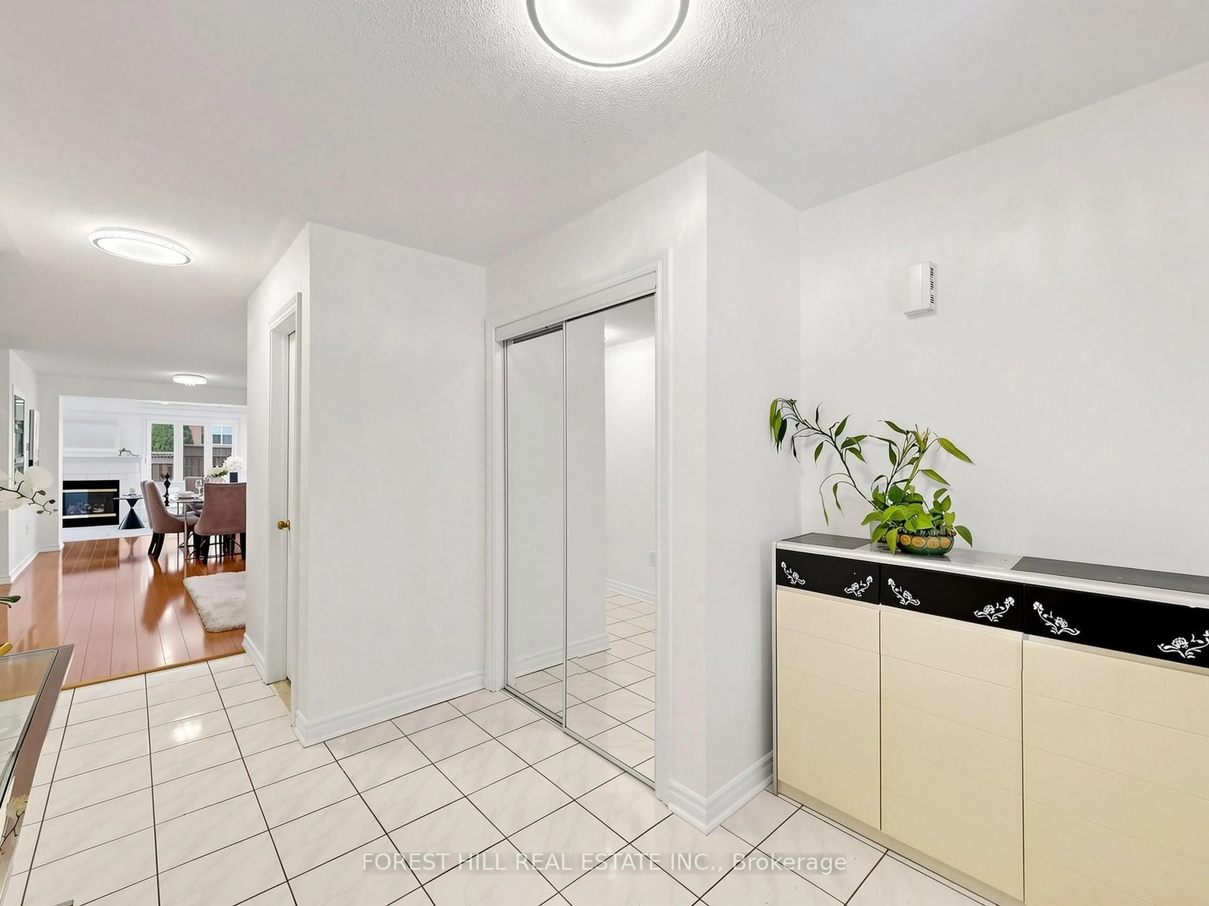 Indoor foyer for 72 Weatherill Rd, Markham Ontario L6C 2P5