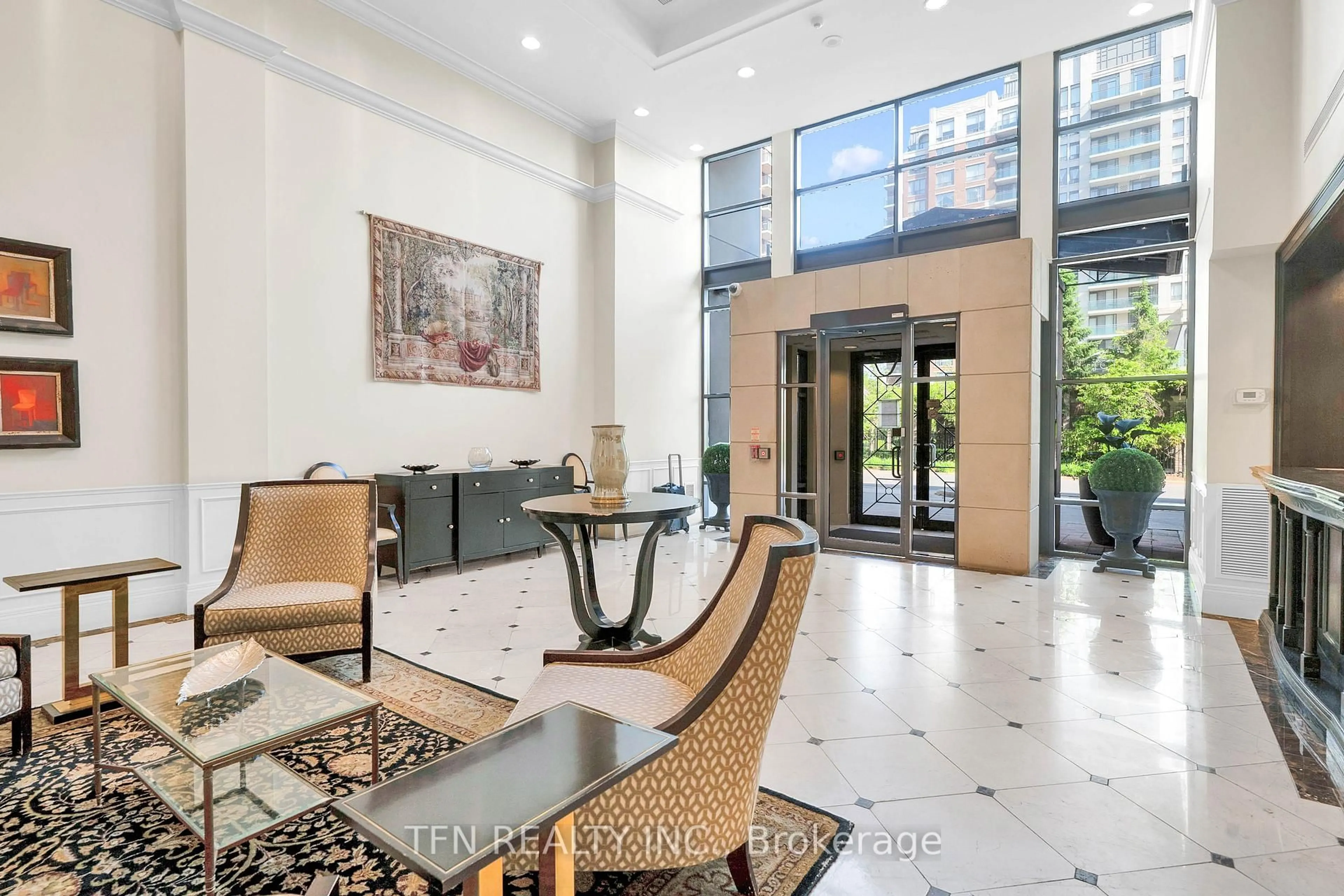 Indoor foyer for 310 Red Maple Rd #605, Richmond Hill Ontario L4C 0T7