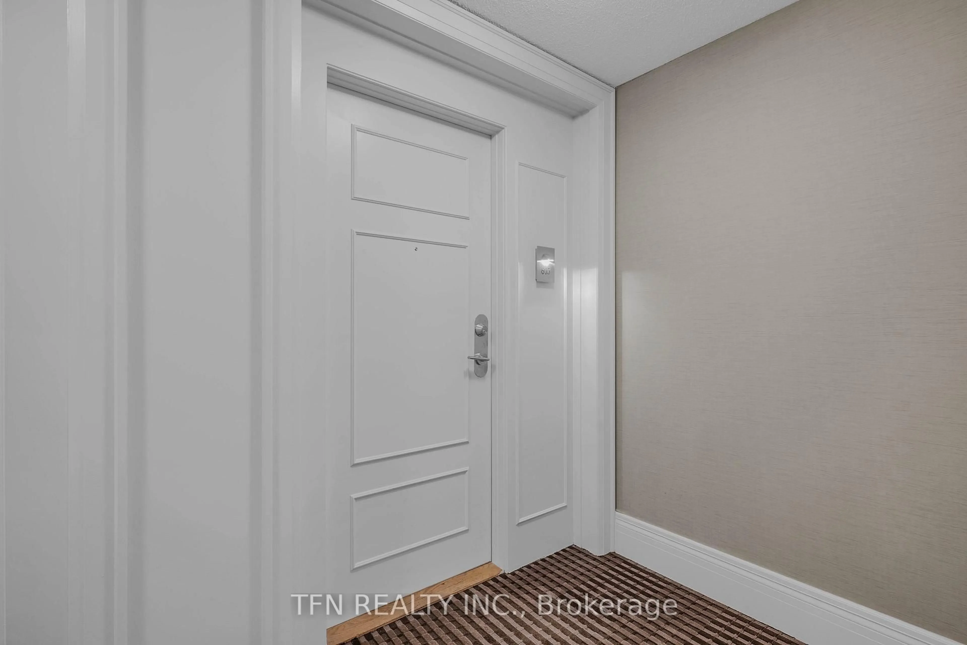Indoor entryway for 310 Red Maple Rd #605, Richmond Hill Ontario L4C 0T7