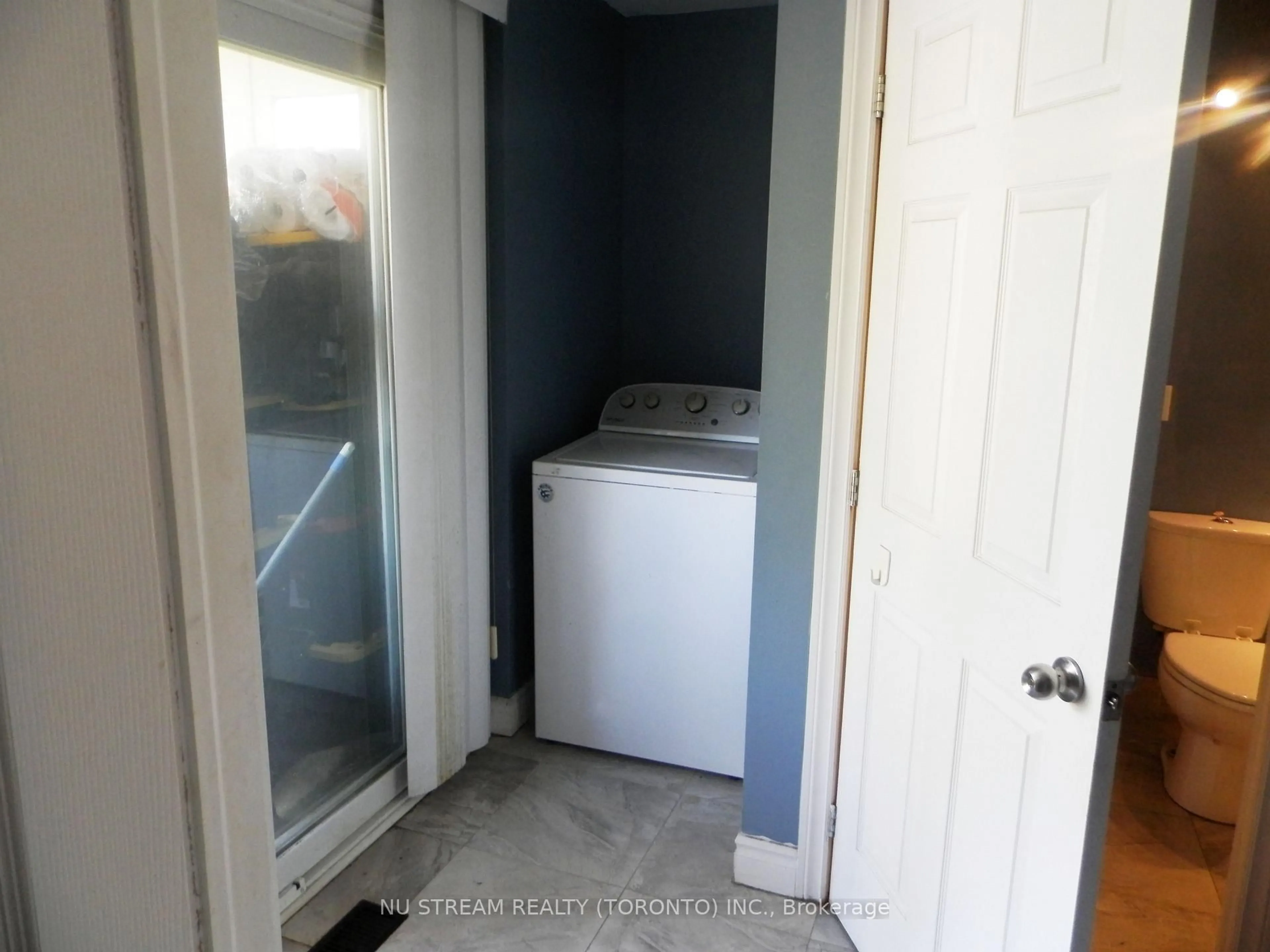 Laundry room for 11 Dunbar Cres, Markham Ontario L3R 6W9