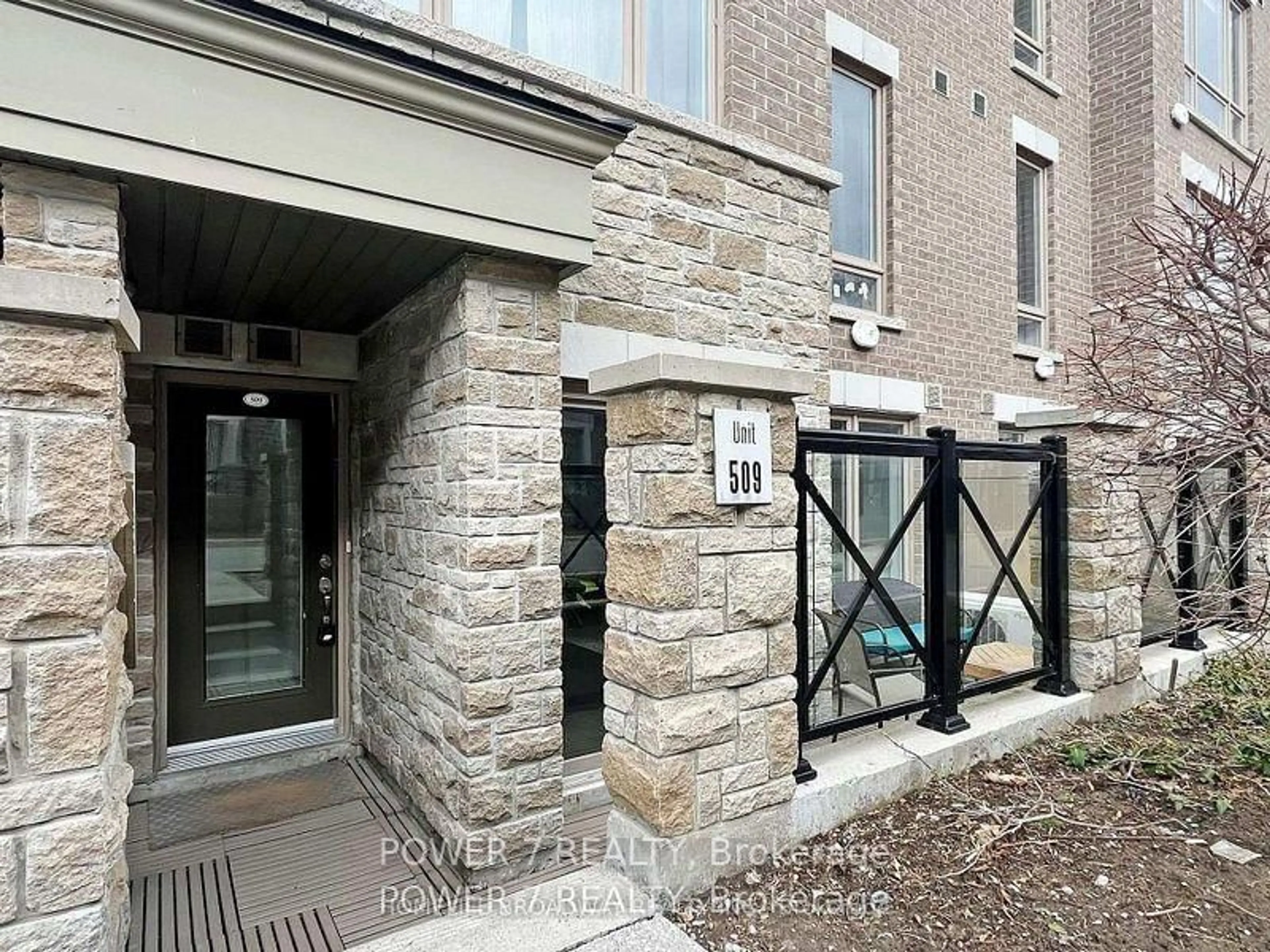 Indoor entryway for 30 Dunsheath Way #509, Markham Ontario L6B 1N3