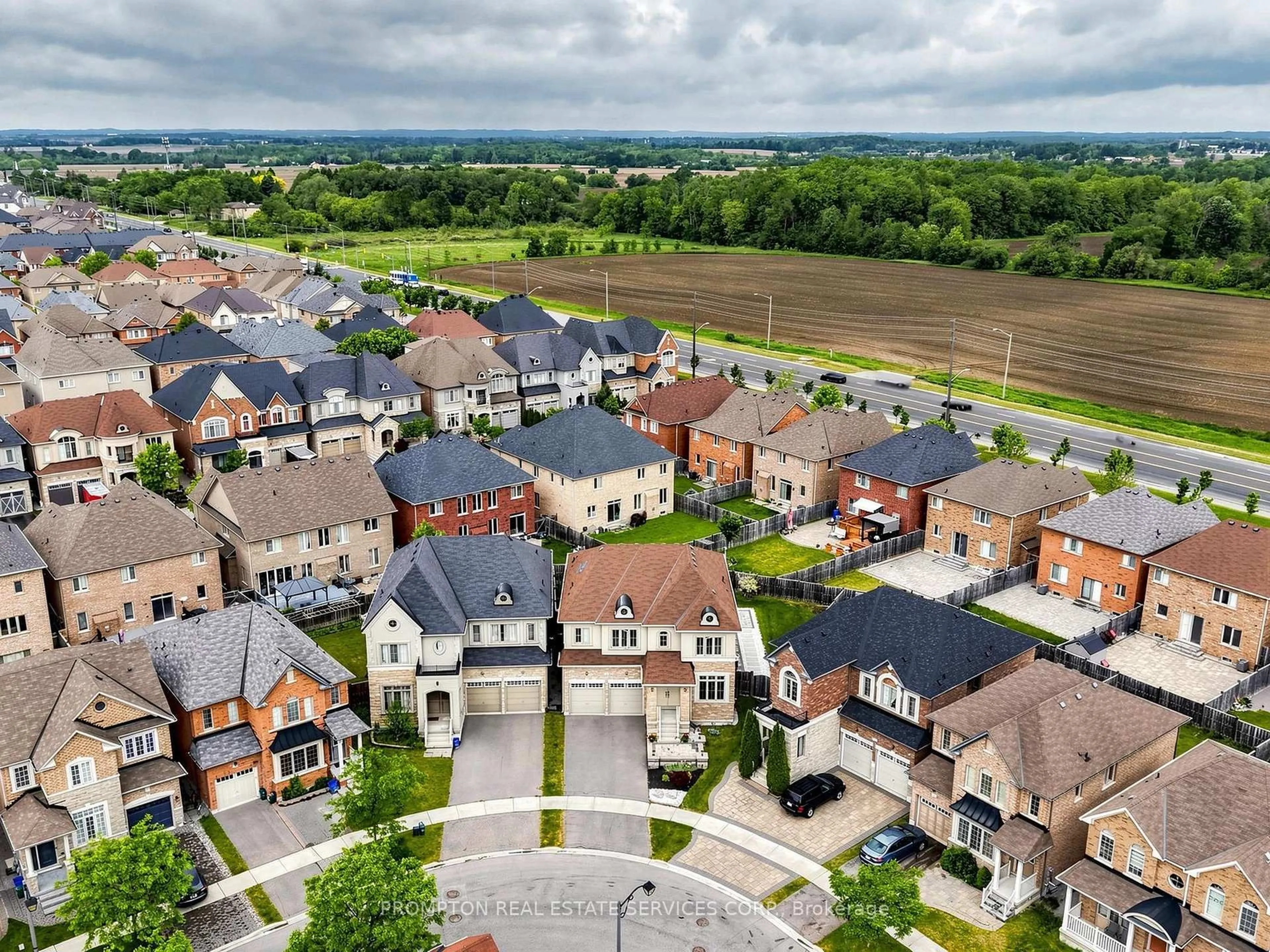 A pic from outside/outdoor area/front of a property/back of a property/a pic from drone, street for 29 Beebe Cres, Markham Ontario L6E 0L6