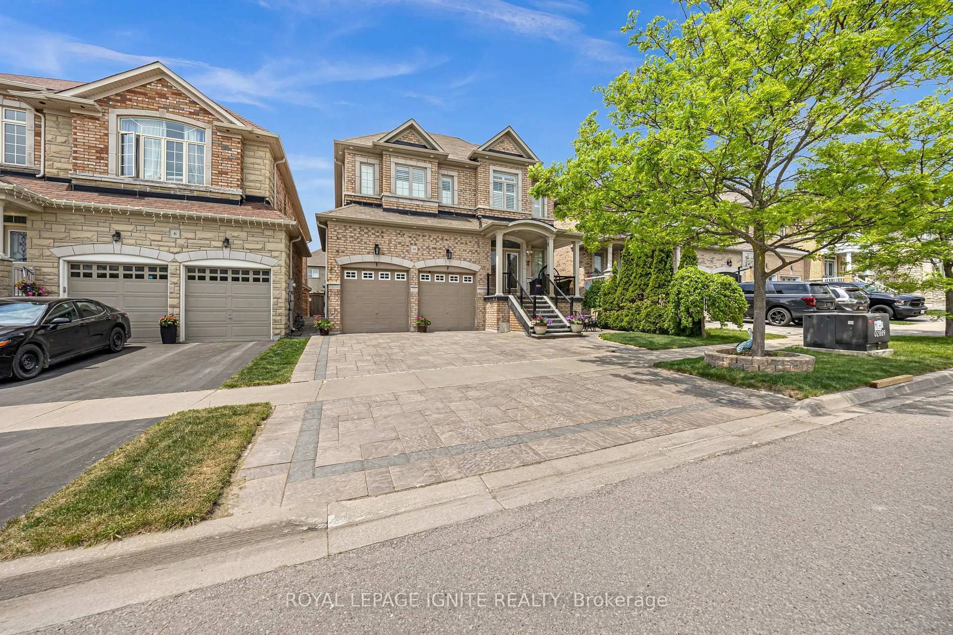 Home with brick exterior material, street for 10 Greenforest Grve, Whitchurch-Stouffville Ontario L4A 0C5