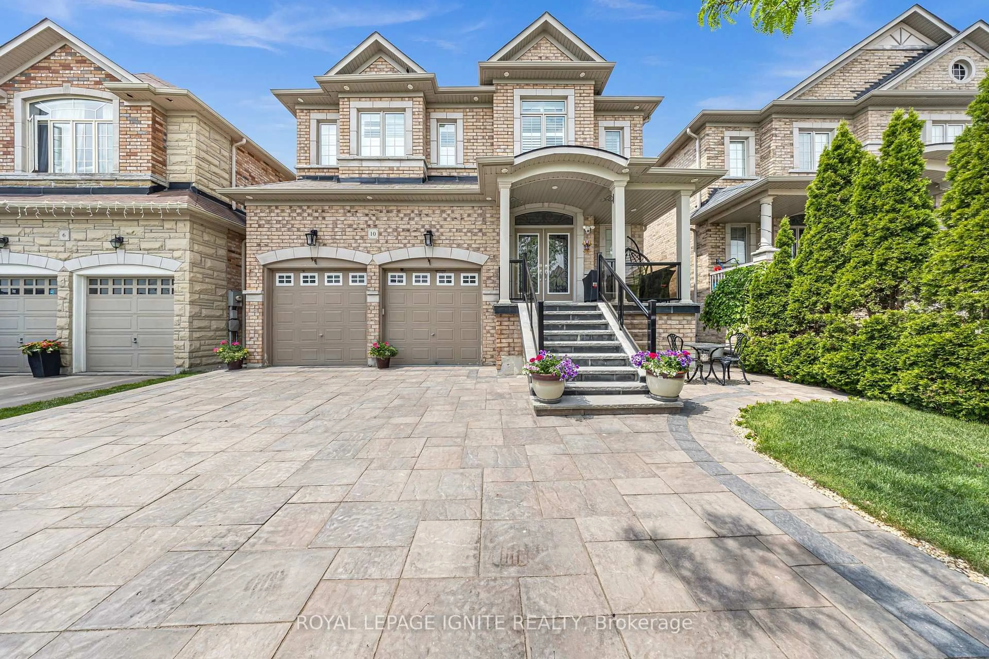 Home with brick exterior material, street for 10 Greenforest Grve, Whitchurch-Stouffville Ontario L4A 0C5