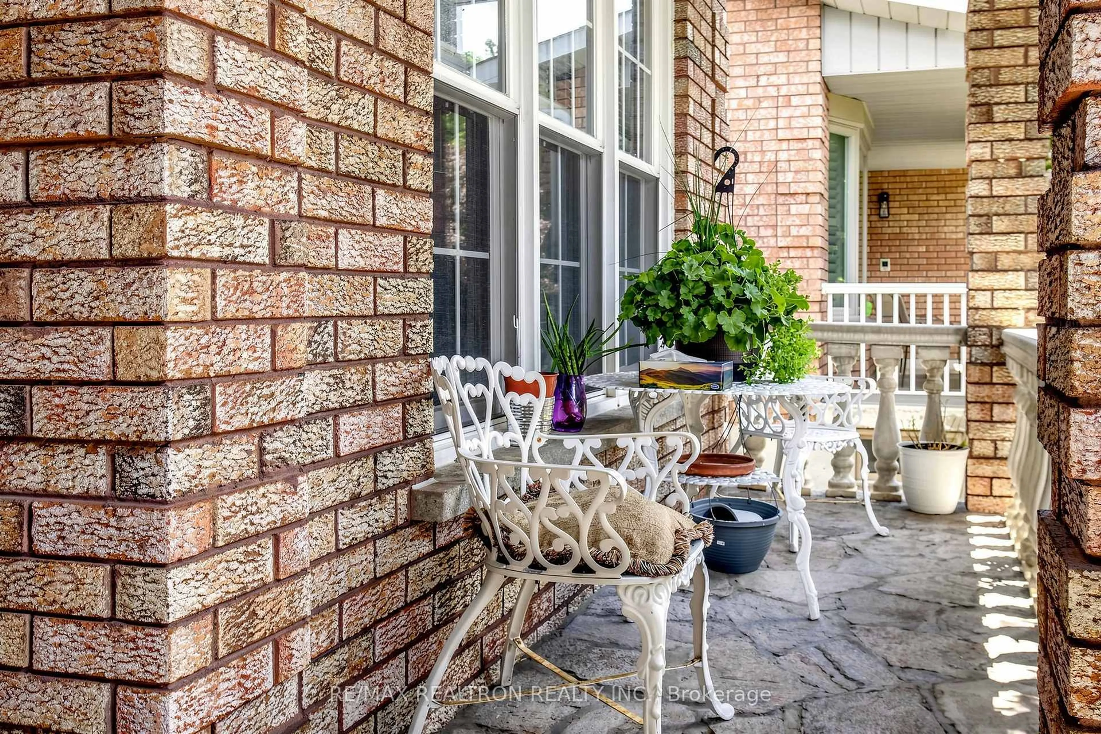 Patio, street for 100 Gas Light Cres, Vaughan Ontario L4L 8G1
