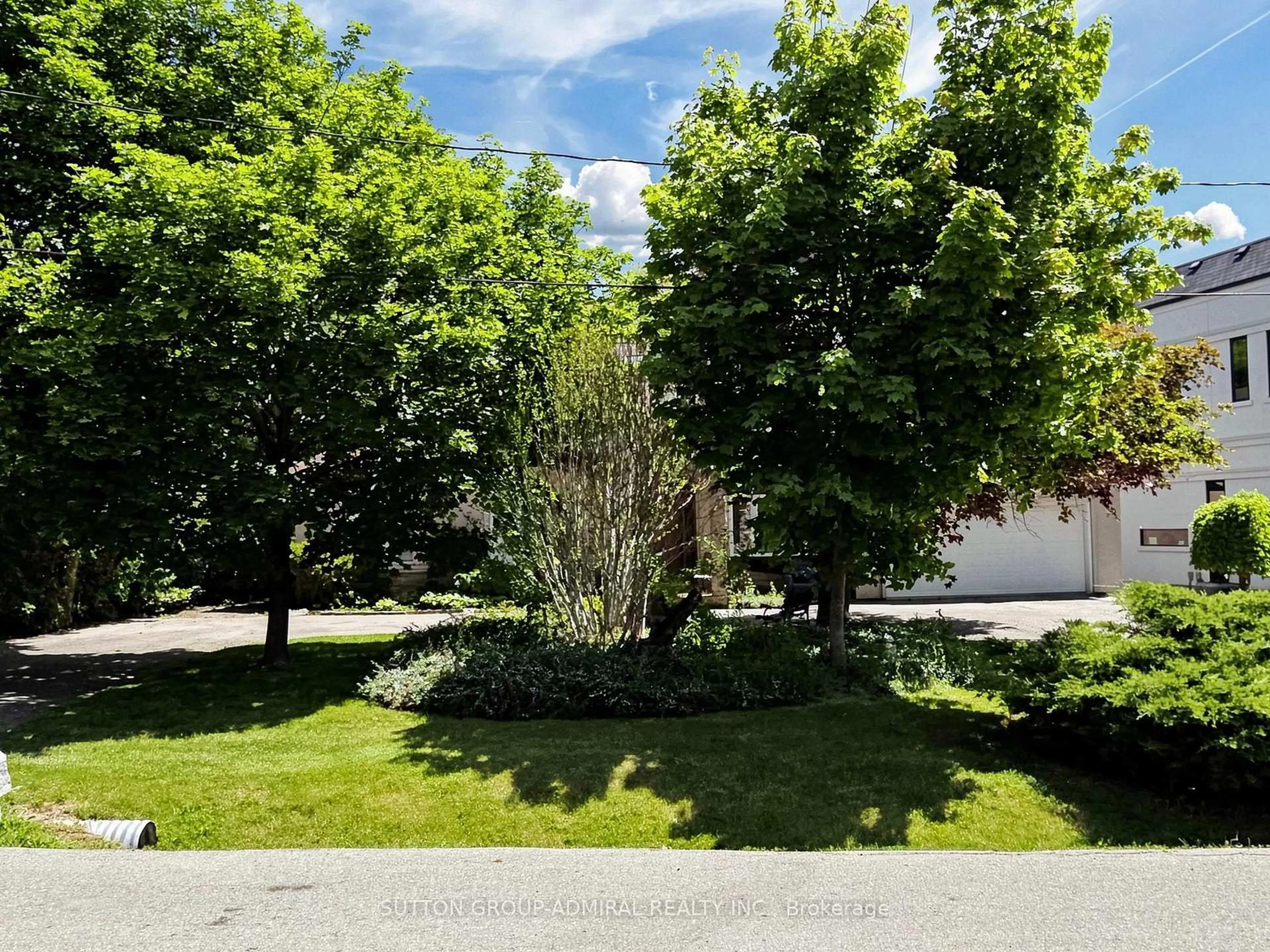 A pic from outside/outdoor area/front of a property/back of a property/a pic from drone, street for 3 Raymond Dr, Vaughan Ontario L4J 2E5