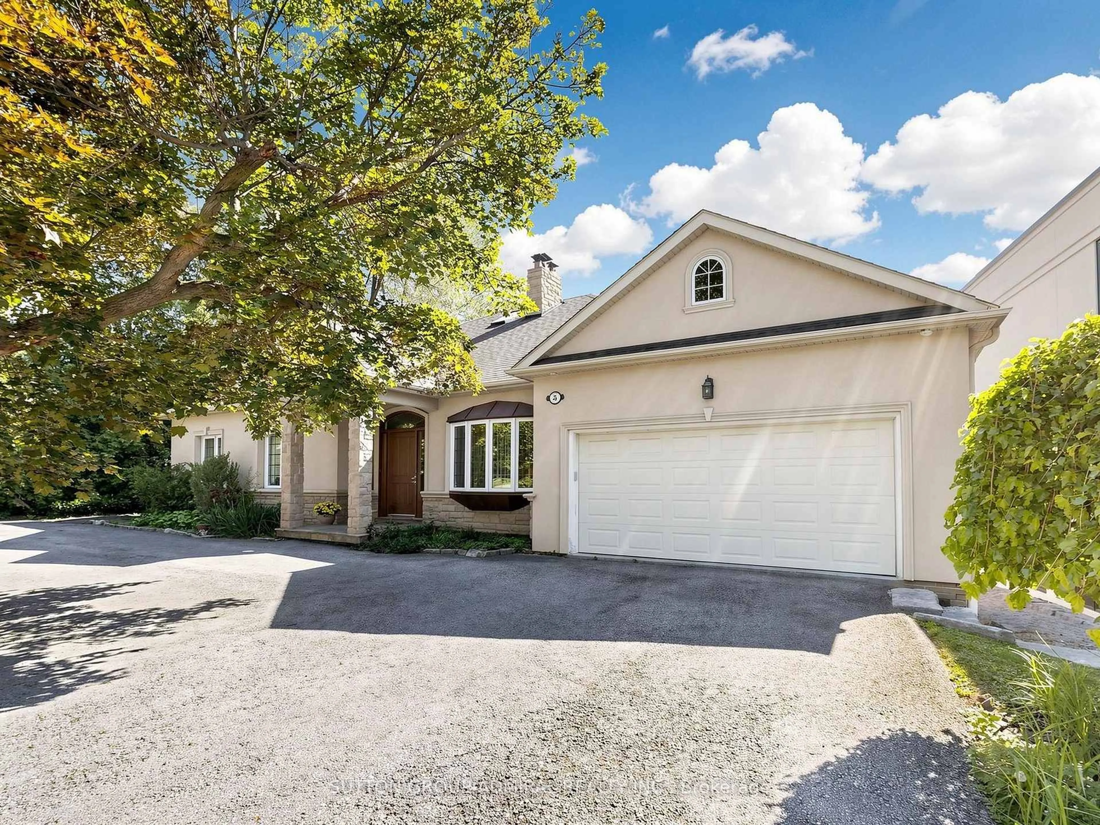 A pic from outside/outdoor area/front of a property/back of a property/a pic from drone, street for 3 Raymond Dr, Vaughan Ontario L4J 2E5