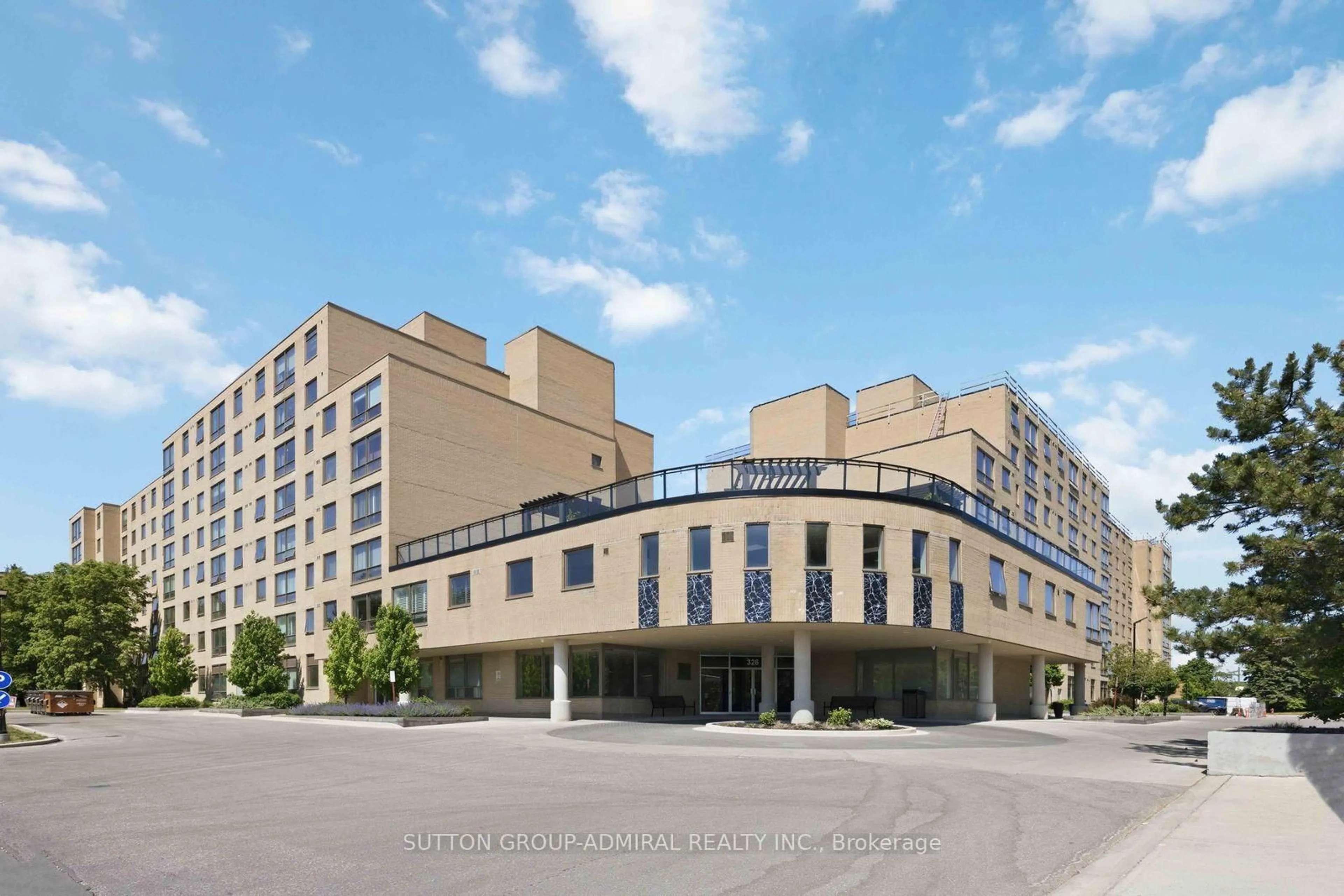Patio, building for 326 Major Mackenzie Dr #220, Richmond Hill Ontario L4C 8T4