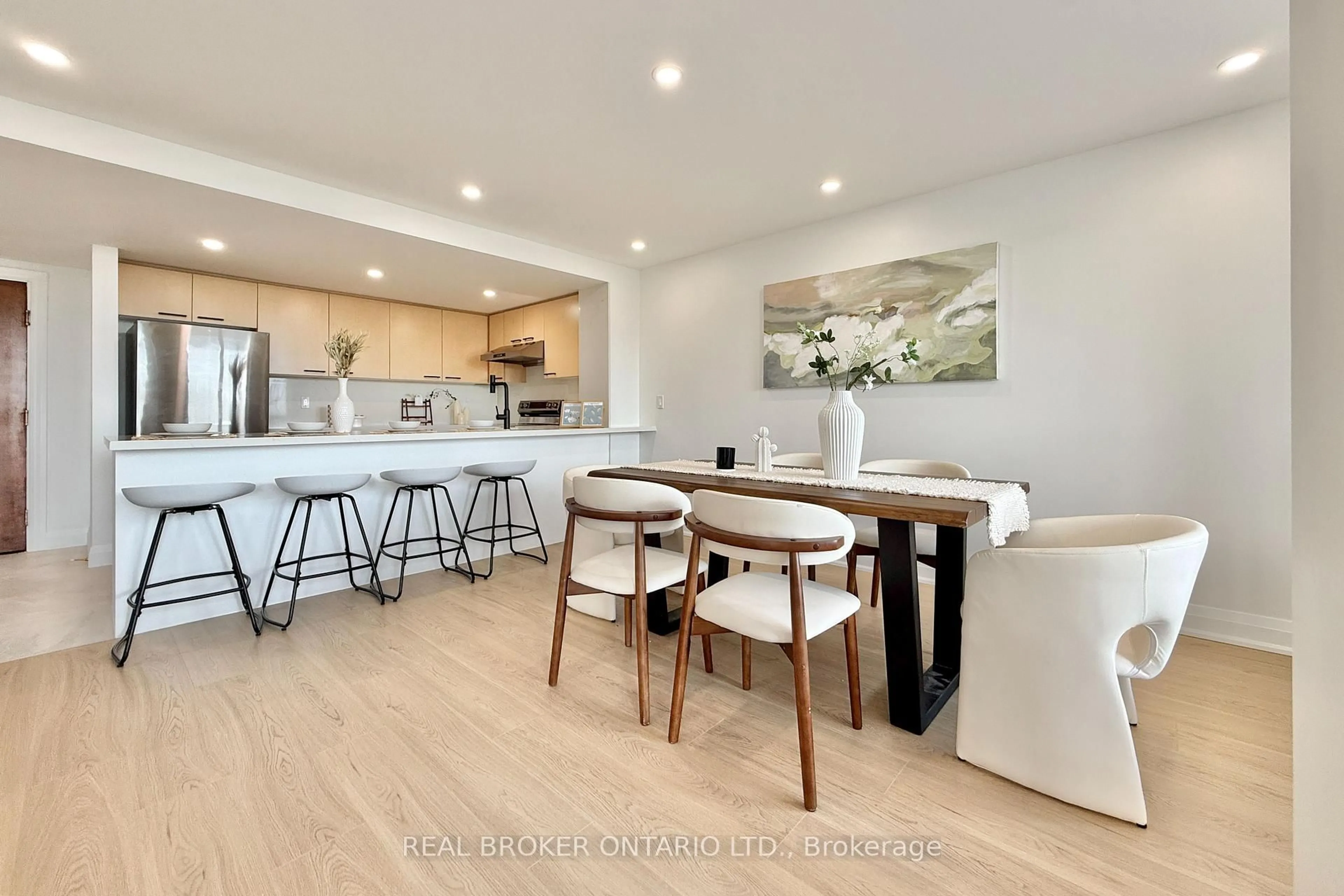 Open concept kitchen, wood/laminate floor for 130 Pond Dr #611, Markham Ontario L3T 7W5