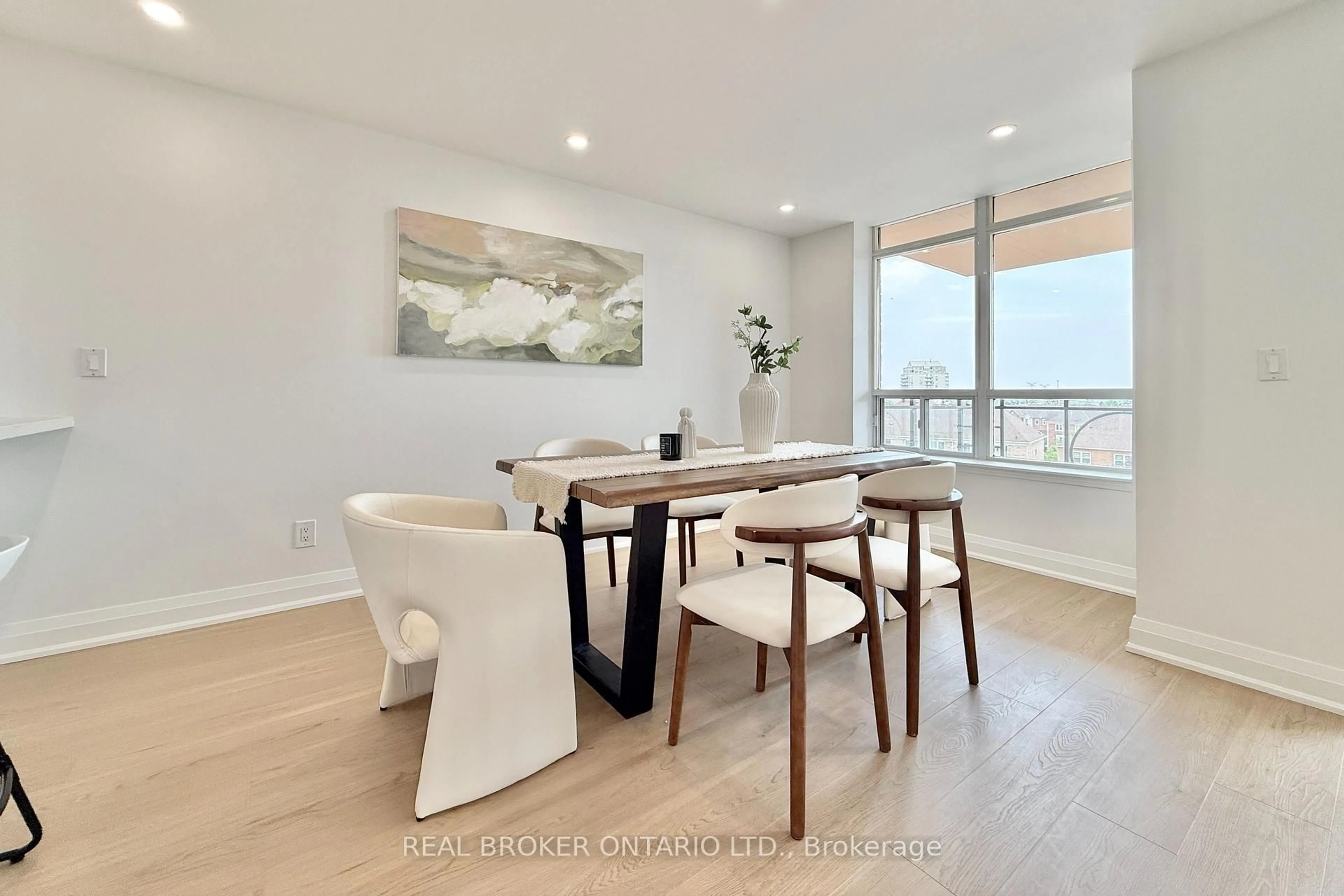 Dining room, wood/laminate floor for 130 Pond Dr #611, Markham Ontario L3T 7W5