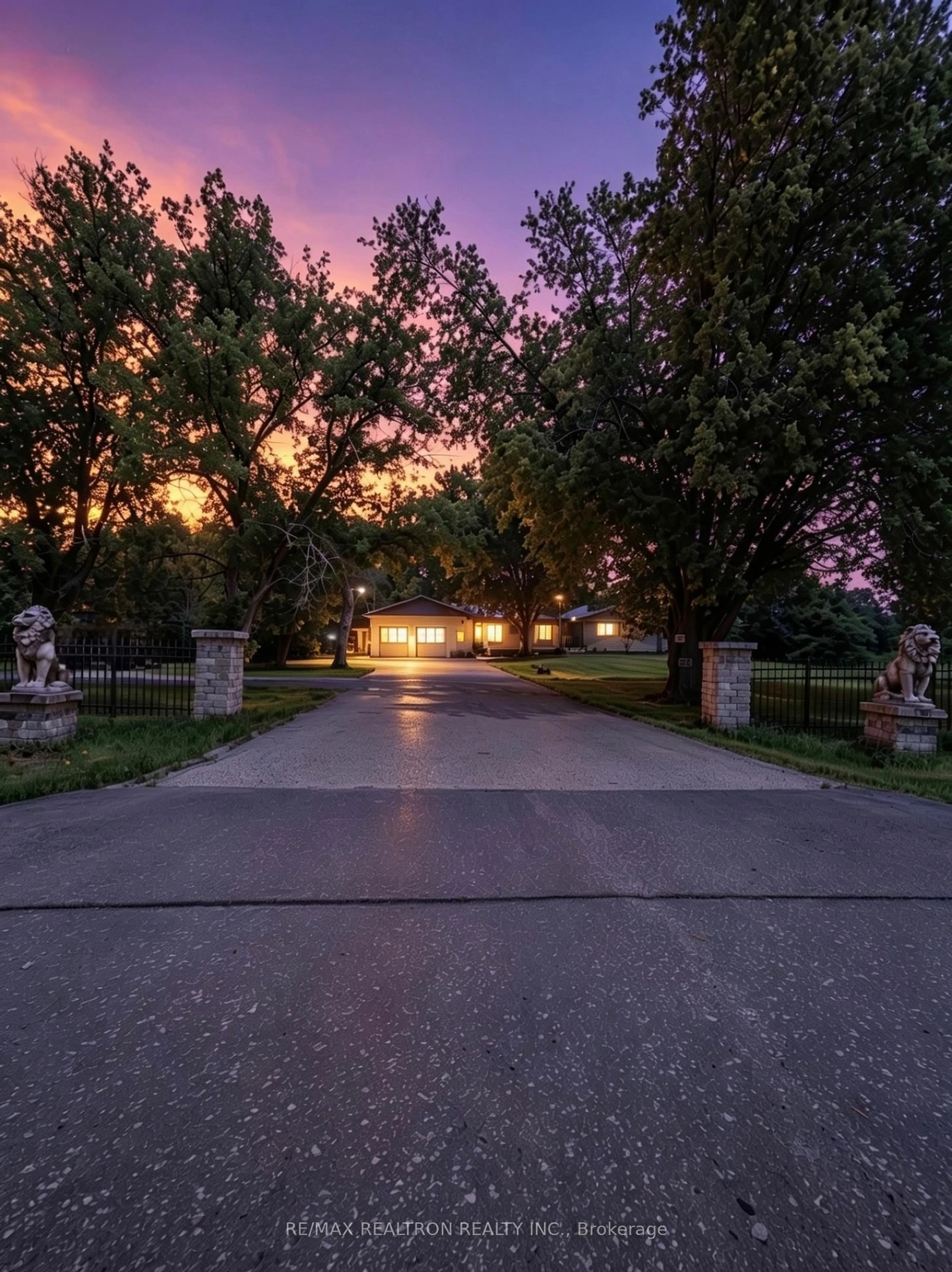 A pic from outside/outdoor area/front of a property/back of a property/a pic from drone, street for 22305 Kennedy Rd, East Gwillimbury Ontario L0G 1R0