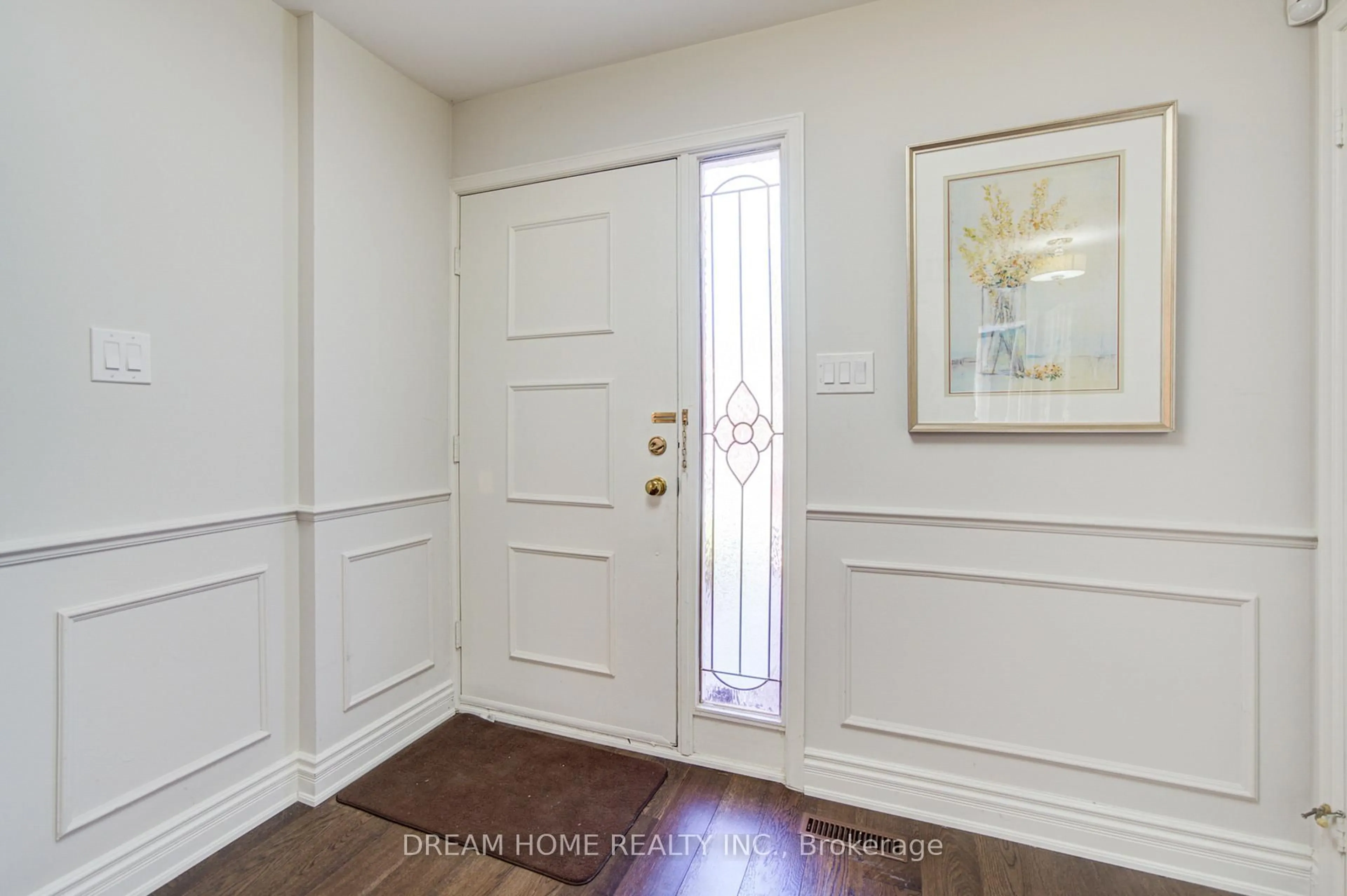 Indoor entryway for 3 Ferndell Circ, Markham Ontario L3R 3Y7