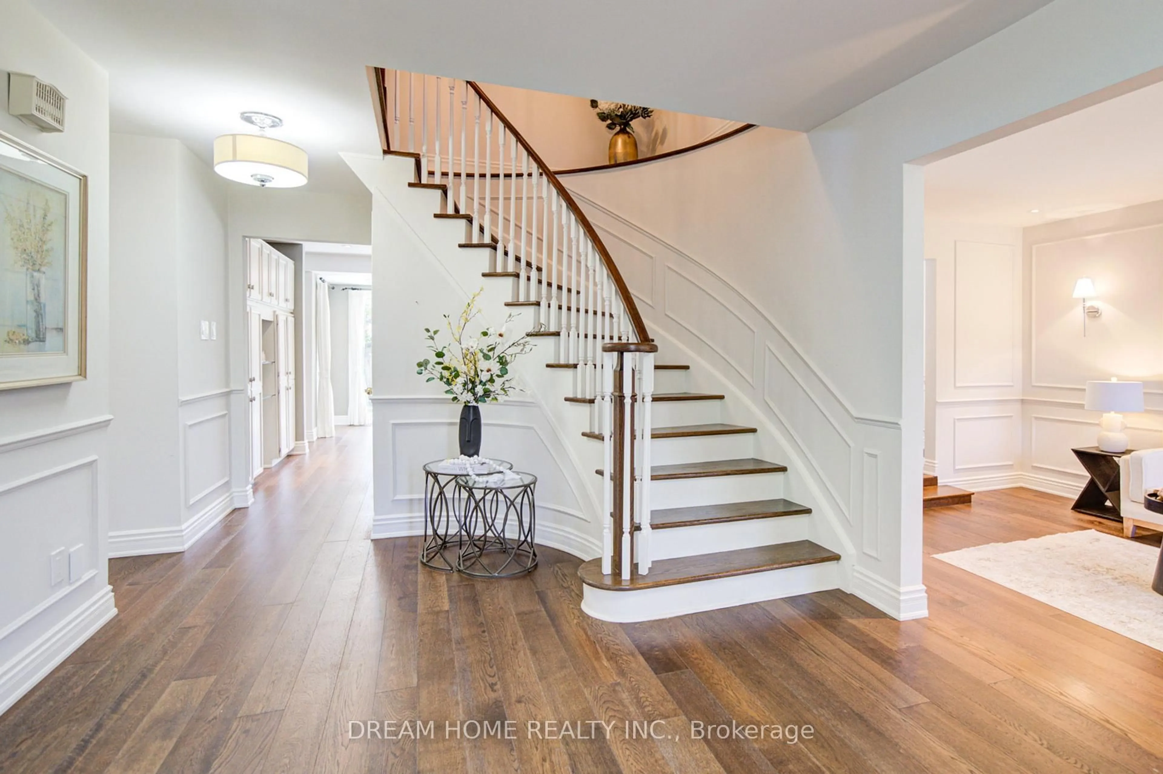 Indoor entryway for 3 Ferndell Circ, Markham Ontario L3R 3Y7