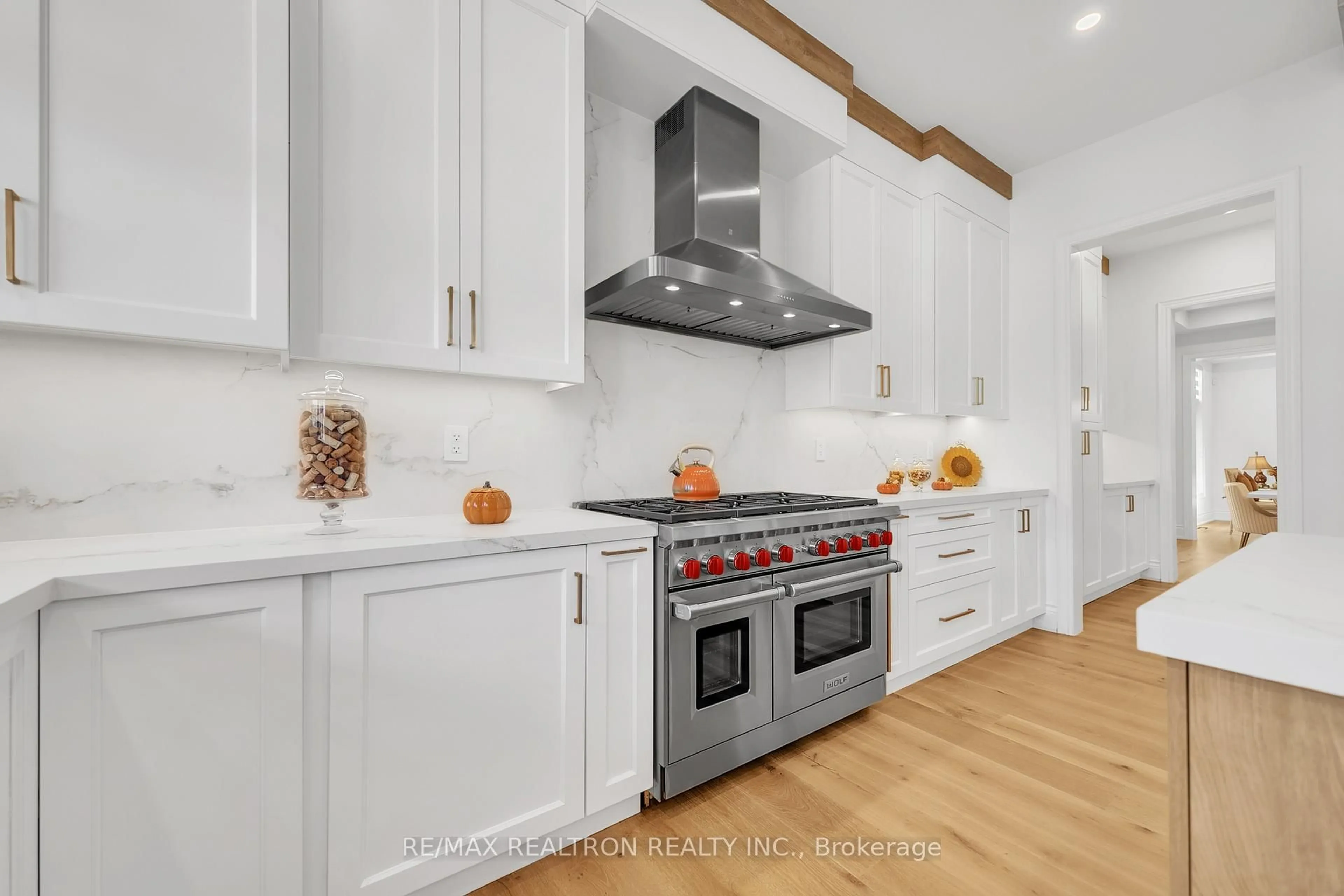 Open concept kitchen, unknown for 131 Lady Jessica Dr, Vaughan Ontario L6A 4V1