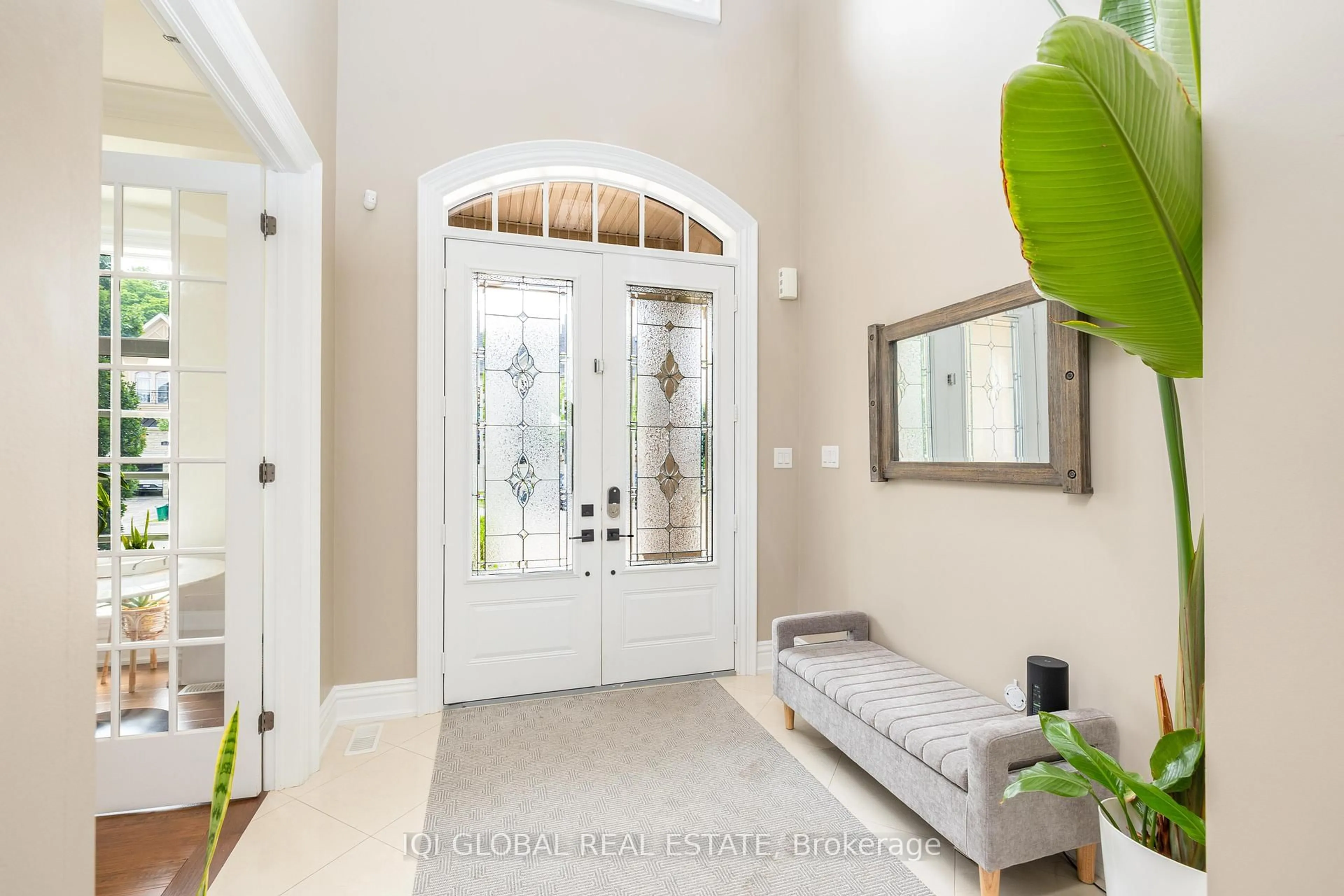 Indoor entryway for 292 Lady Valentina Ave, Vaughan Ontario L6A 4T2