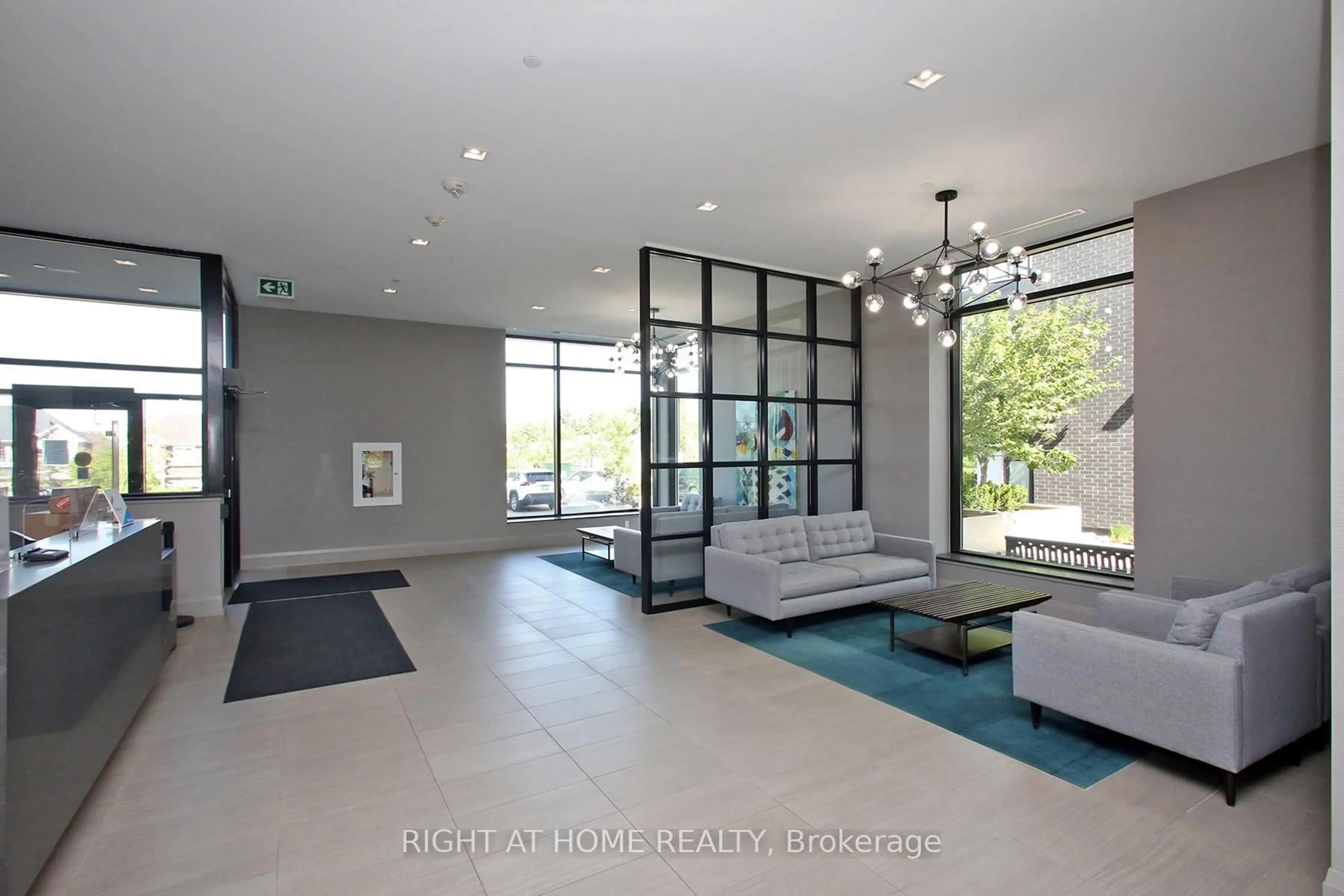Indoor foyer for 555 William Graham Dr #436, Aurora Ontario L4G 3H9