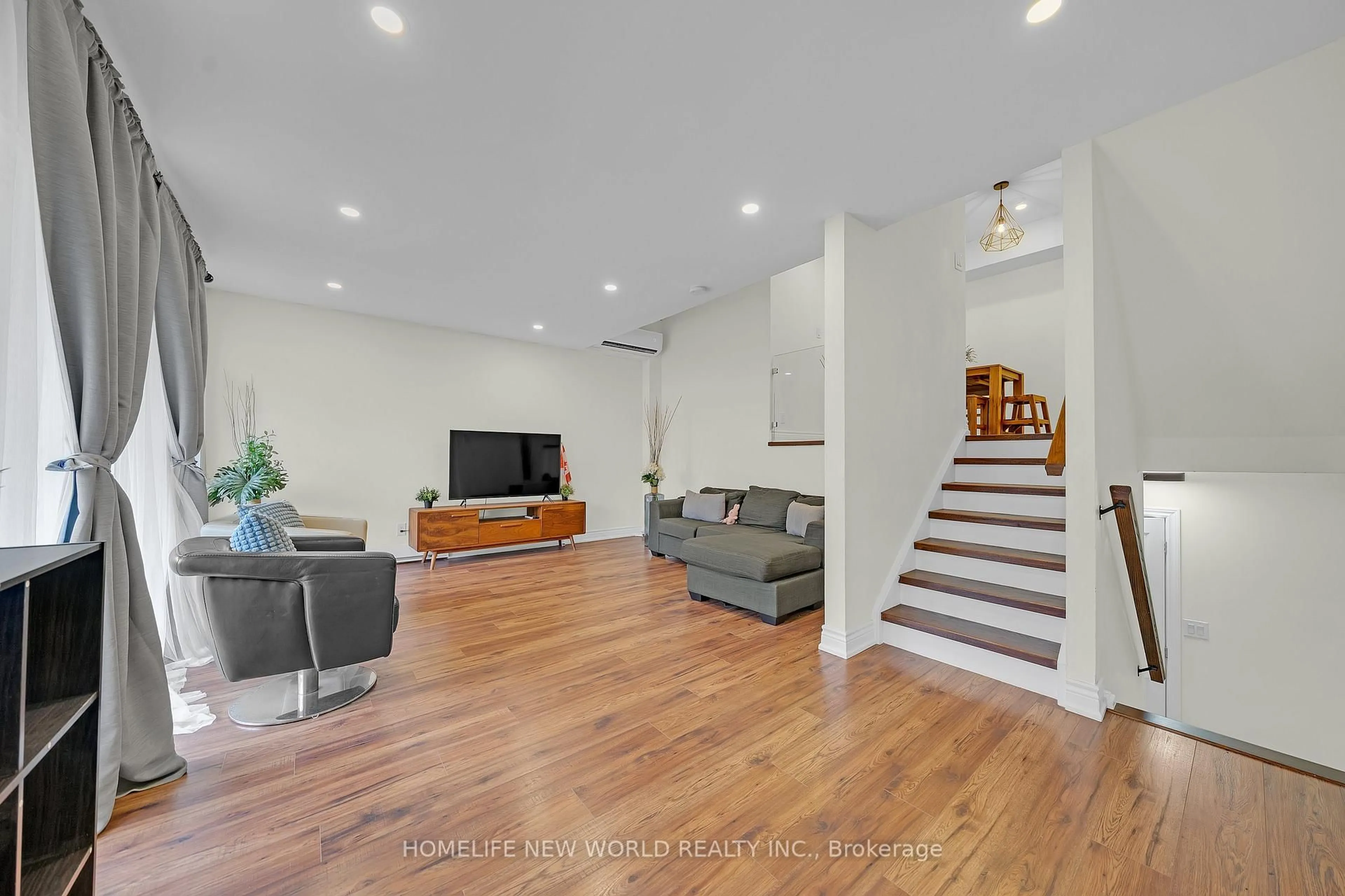 Unknown for 38 Springfair Ave, Aurora Ontario L4G 3M2